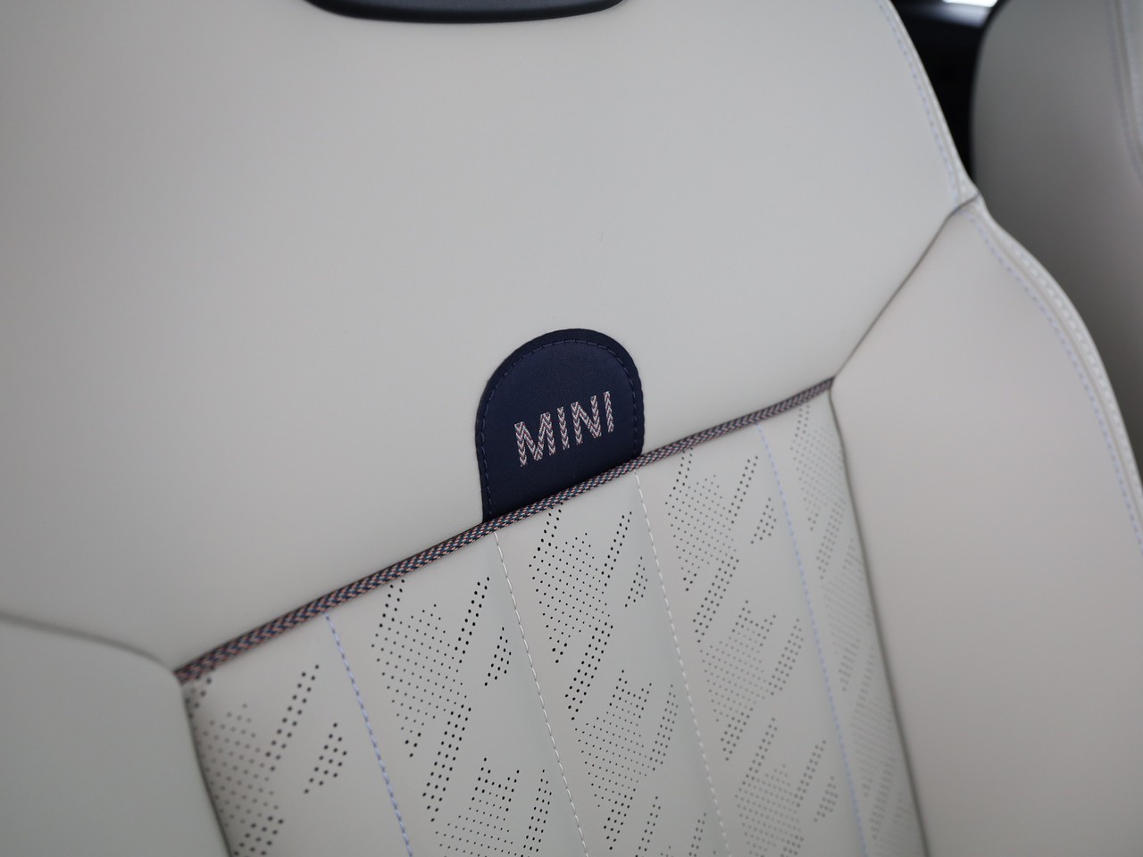 MINI Cooper C Cabriolet DKG-image-12