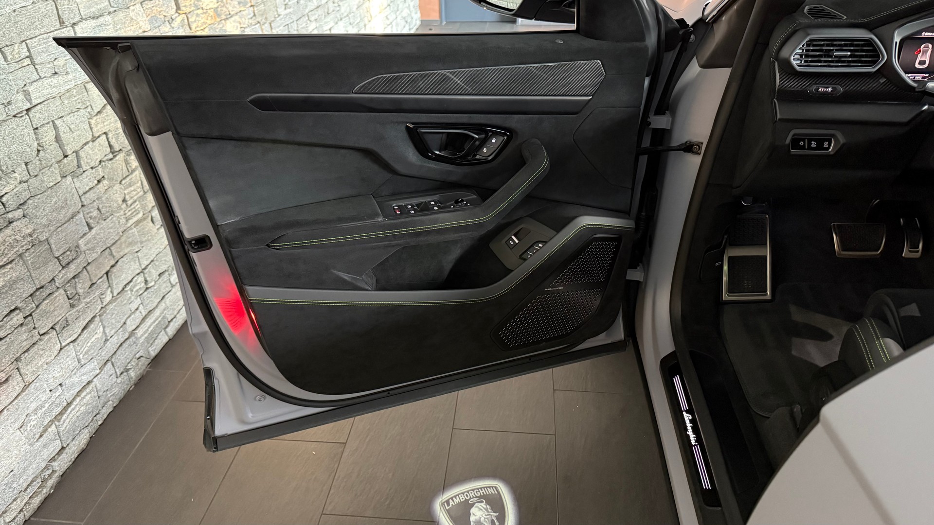 LAMBORGHINI Urus Performante-image-22