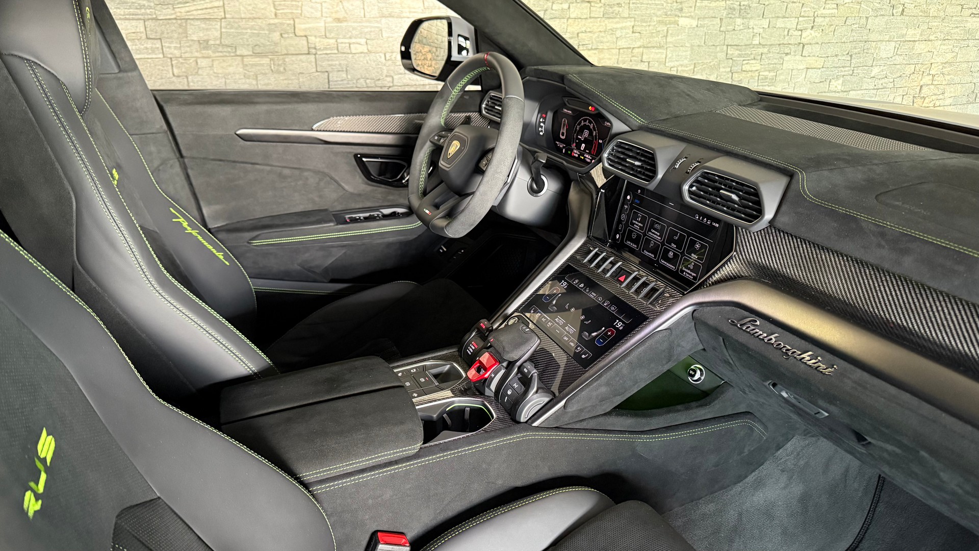 LAMBORGHINI Urus Performante-image-12