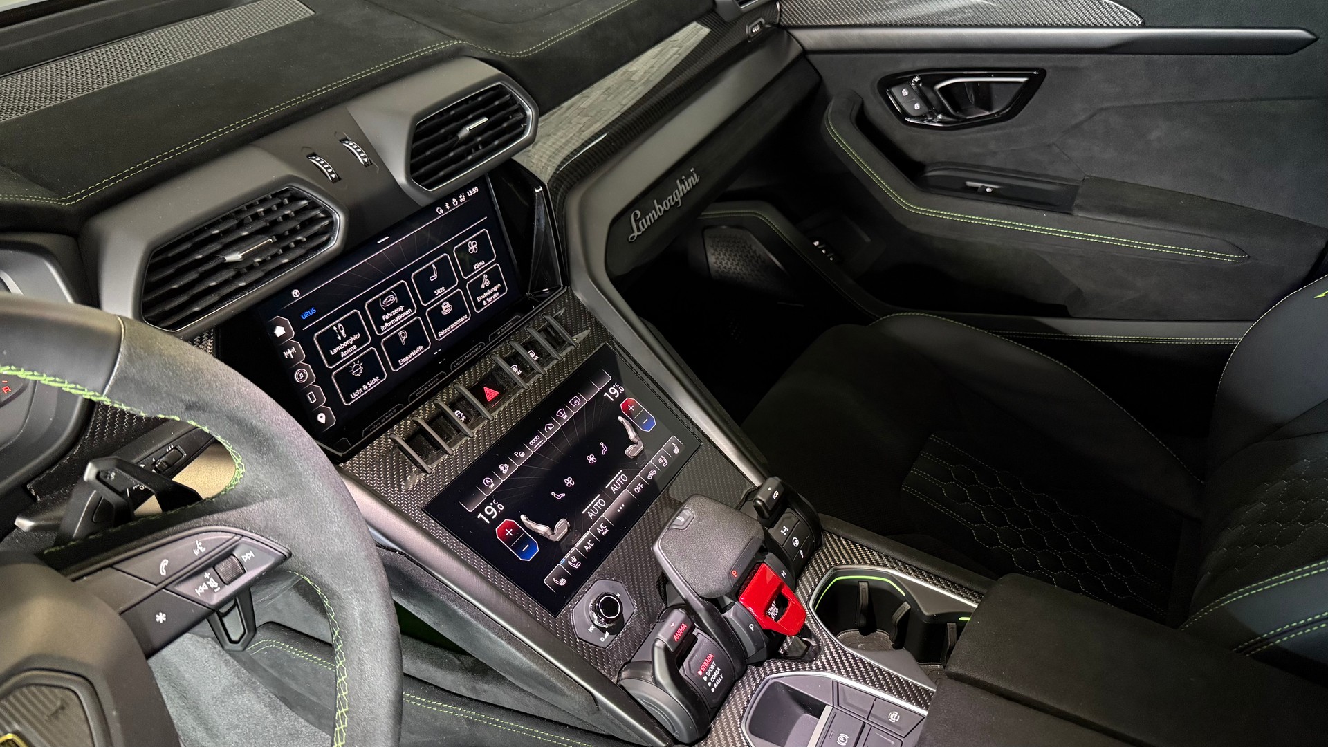 LAMBORGHINI Urus Performante-image-19