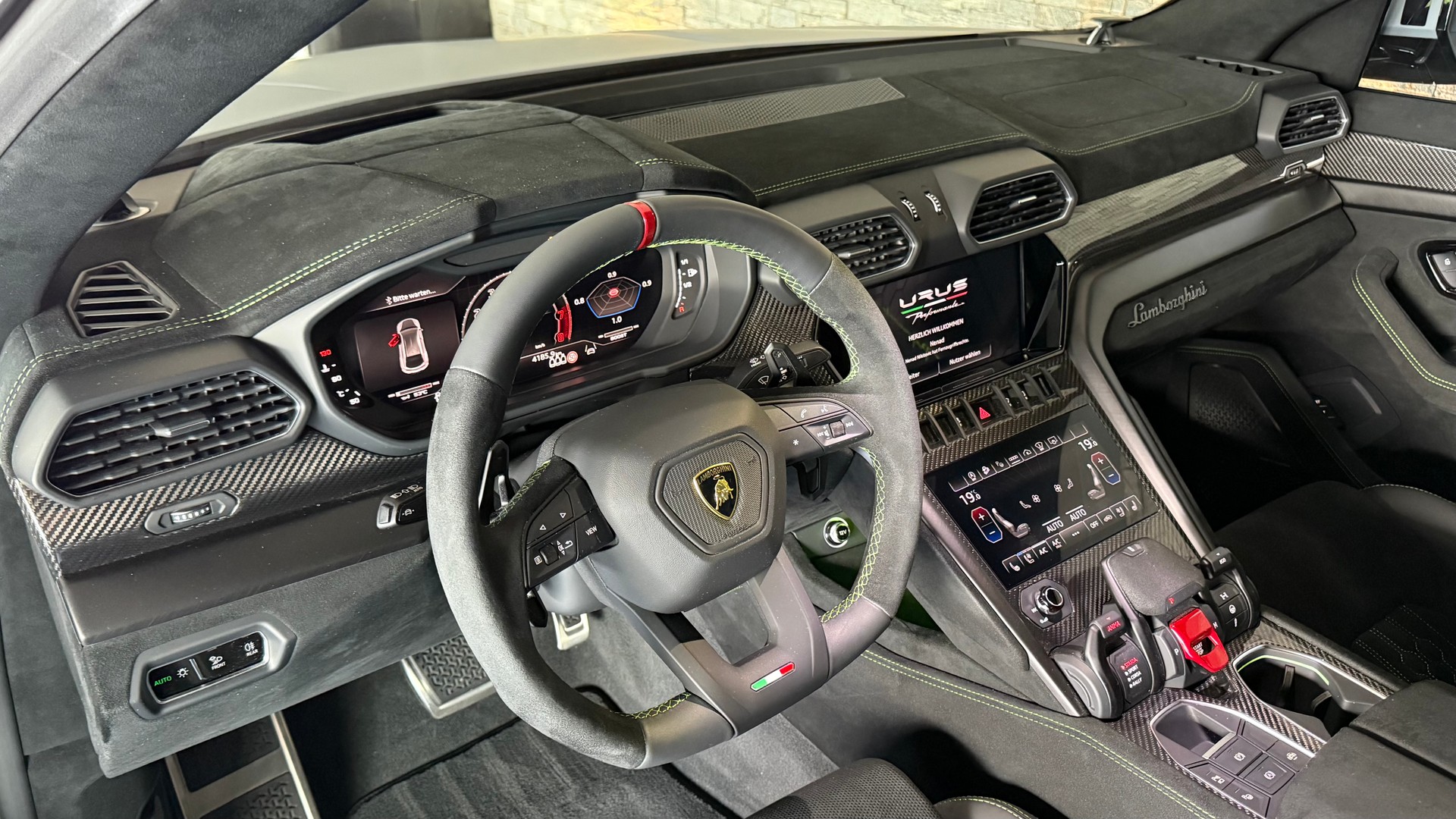 LAMBORGHINI Urus Performante-image-18
