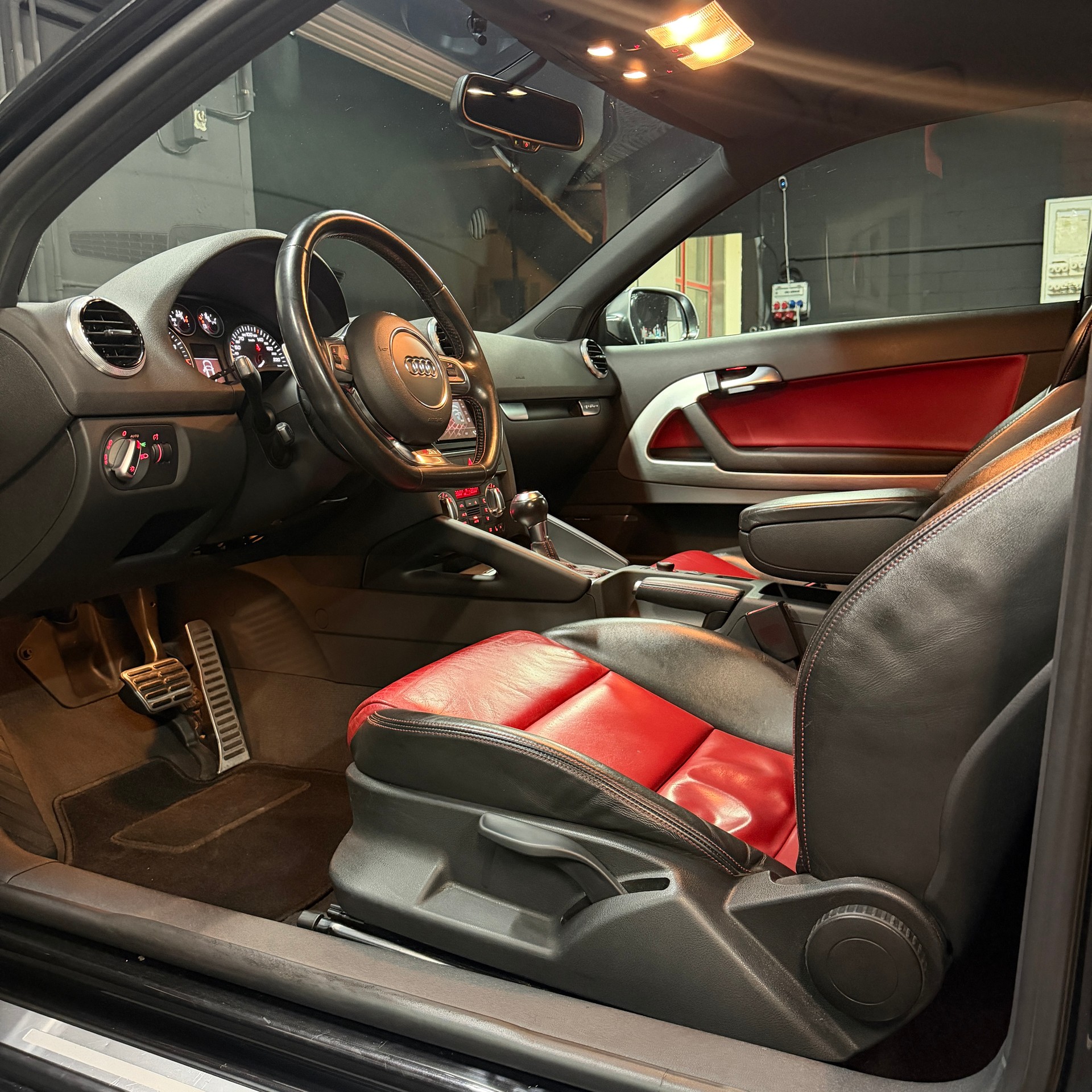 AUDI S3 2.0 TFSI quattro S-tronic-image-6