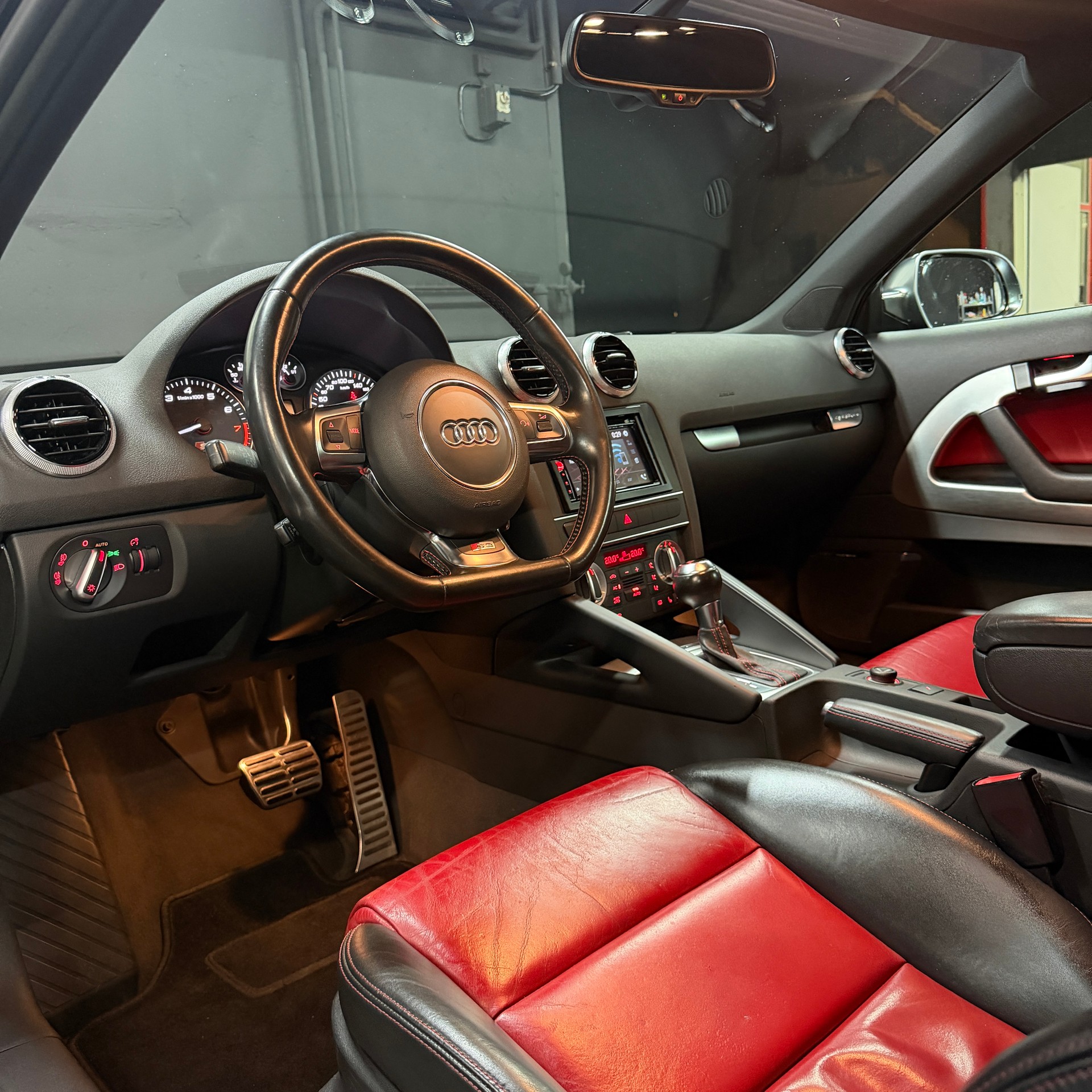 AUDI S3 2.0 TFSI quattro S-tronic-image-5
