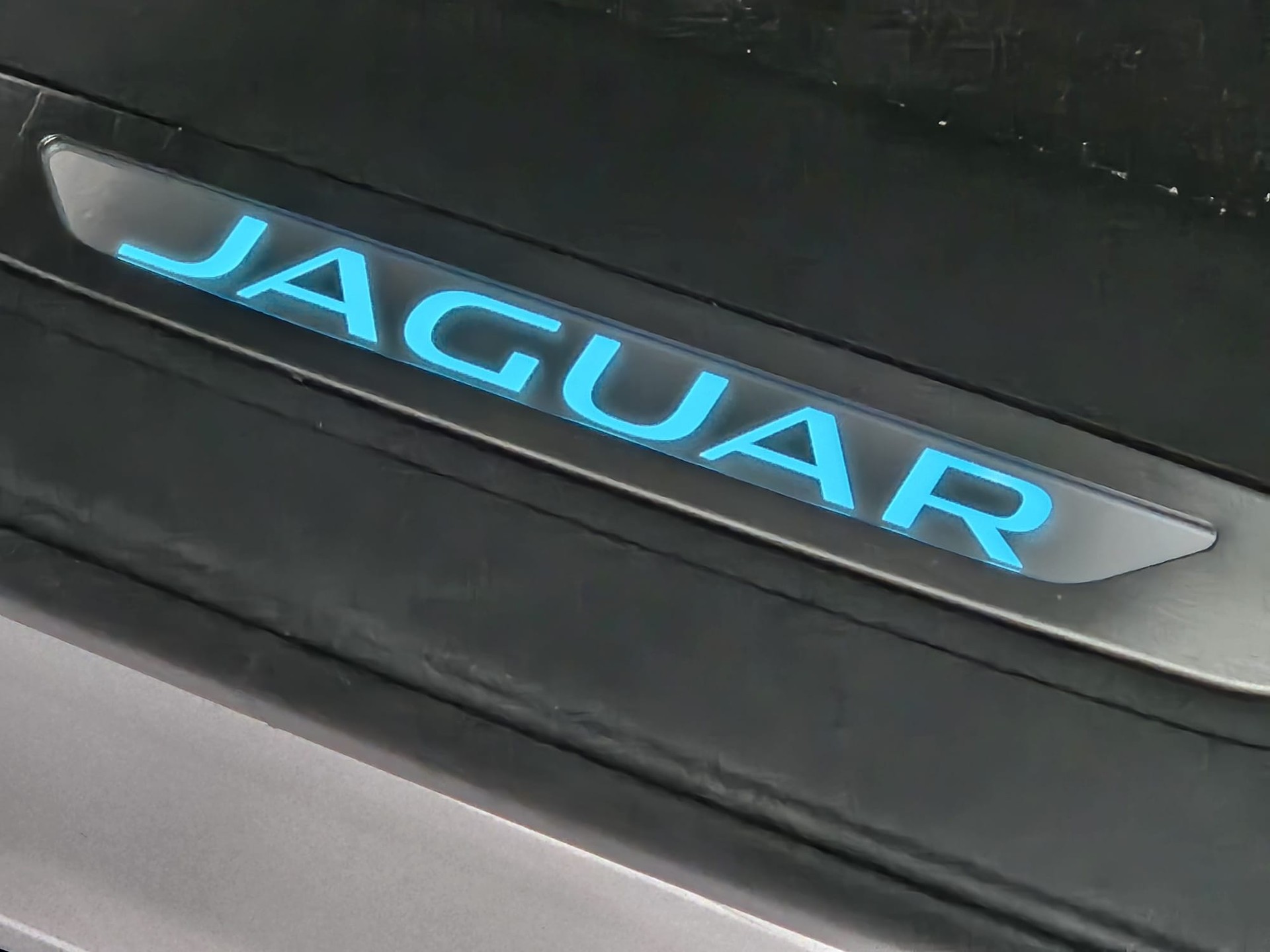 JAGUAR 5.0 V8 SVR AWD-image-8
