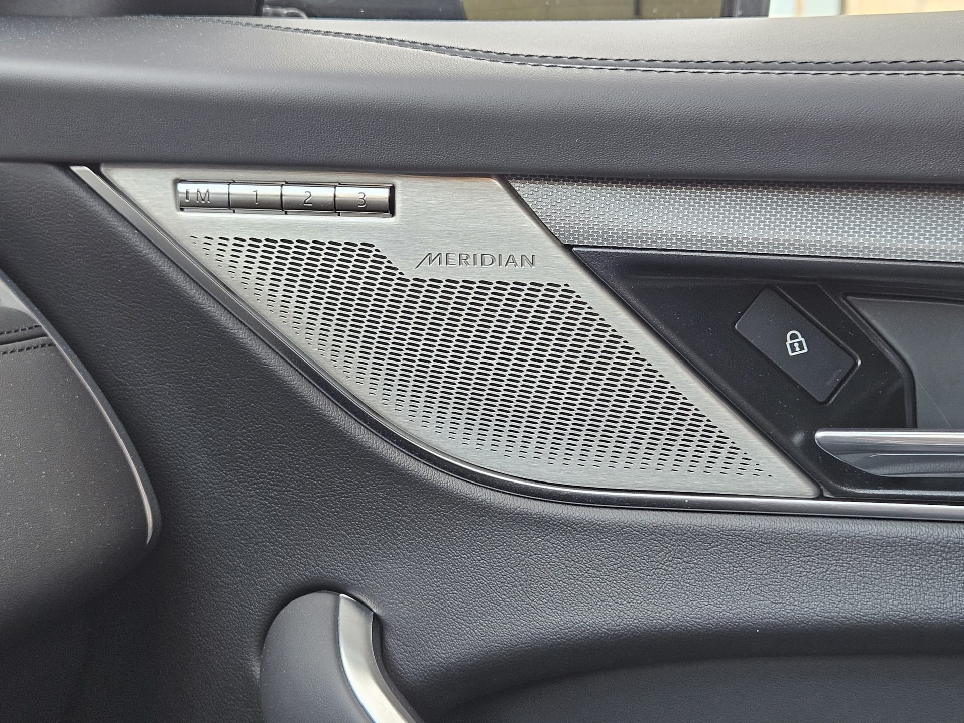 JAGUAR 5.0 V8 SVR AWD-image-4