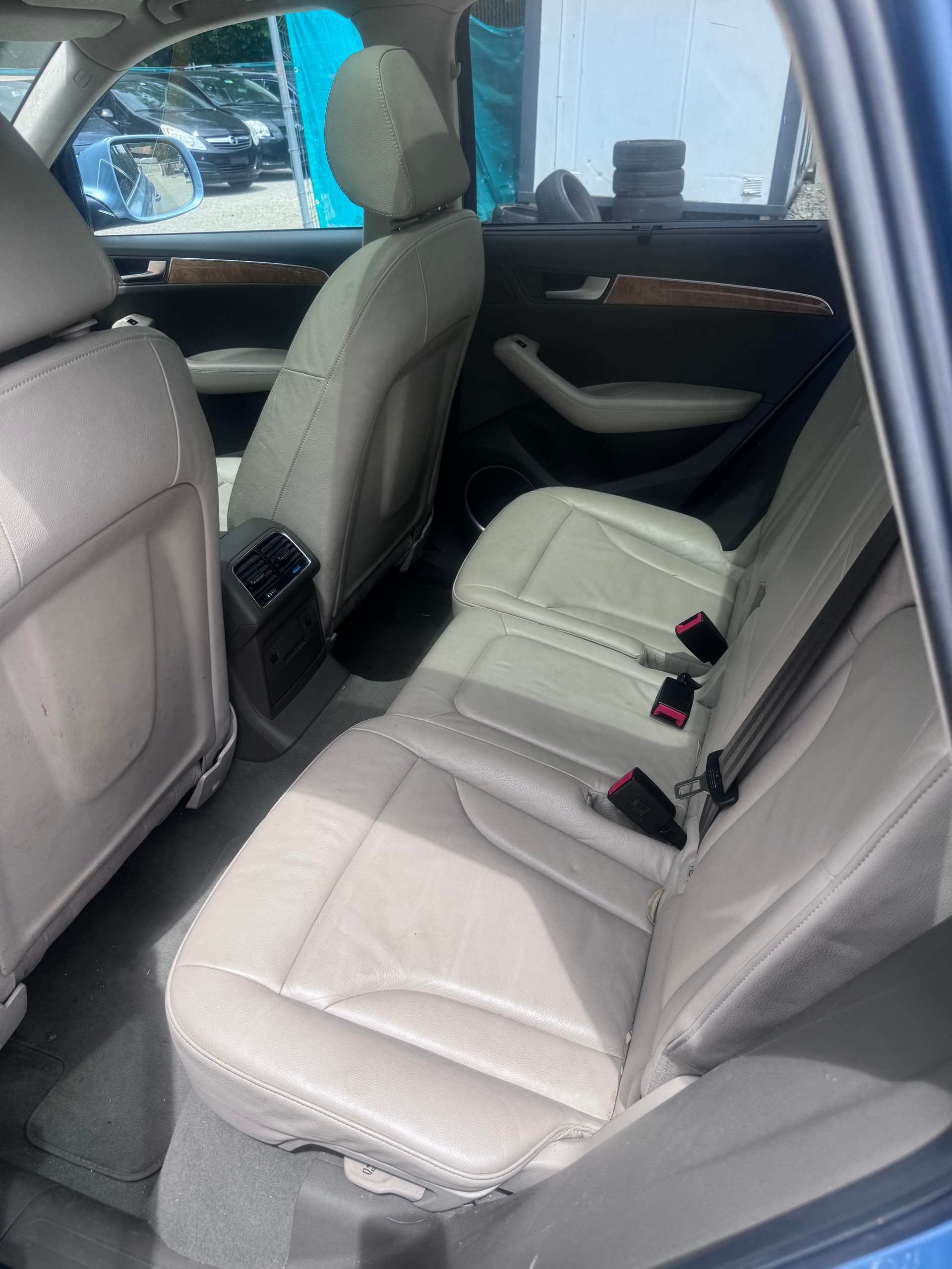 AUDI Q5 3.2 FSI quattro S-tronic-image-8