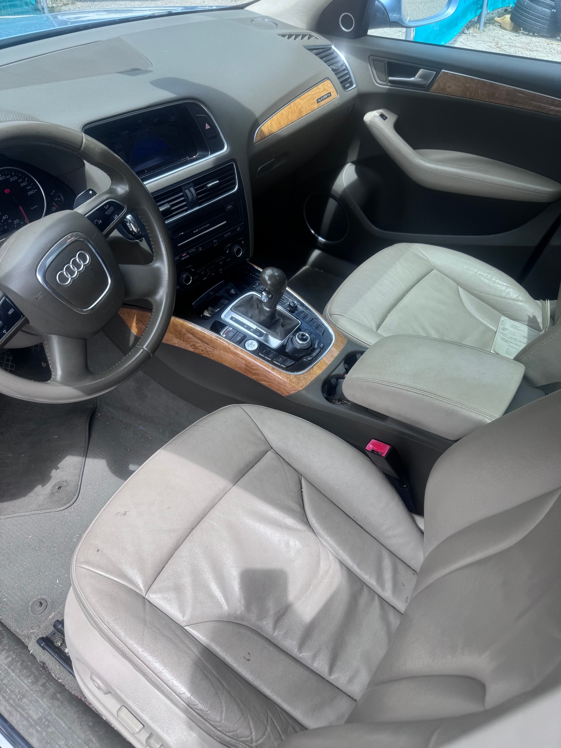 AUDI Q5 3.2 FSI quattro S-tronic-image-7