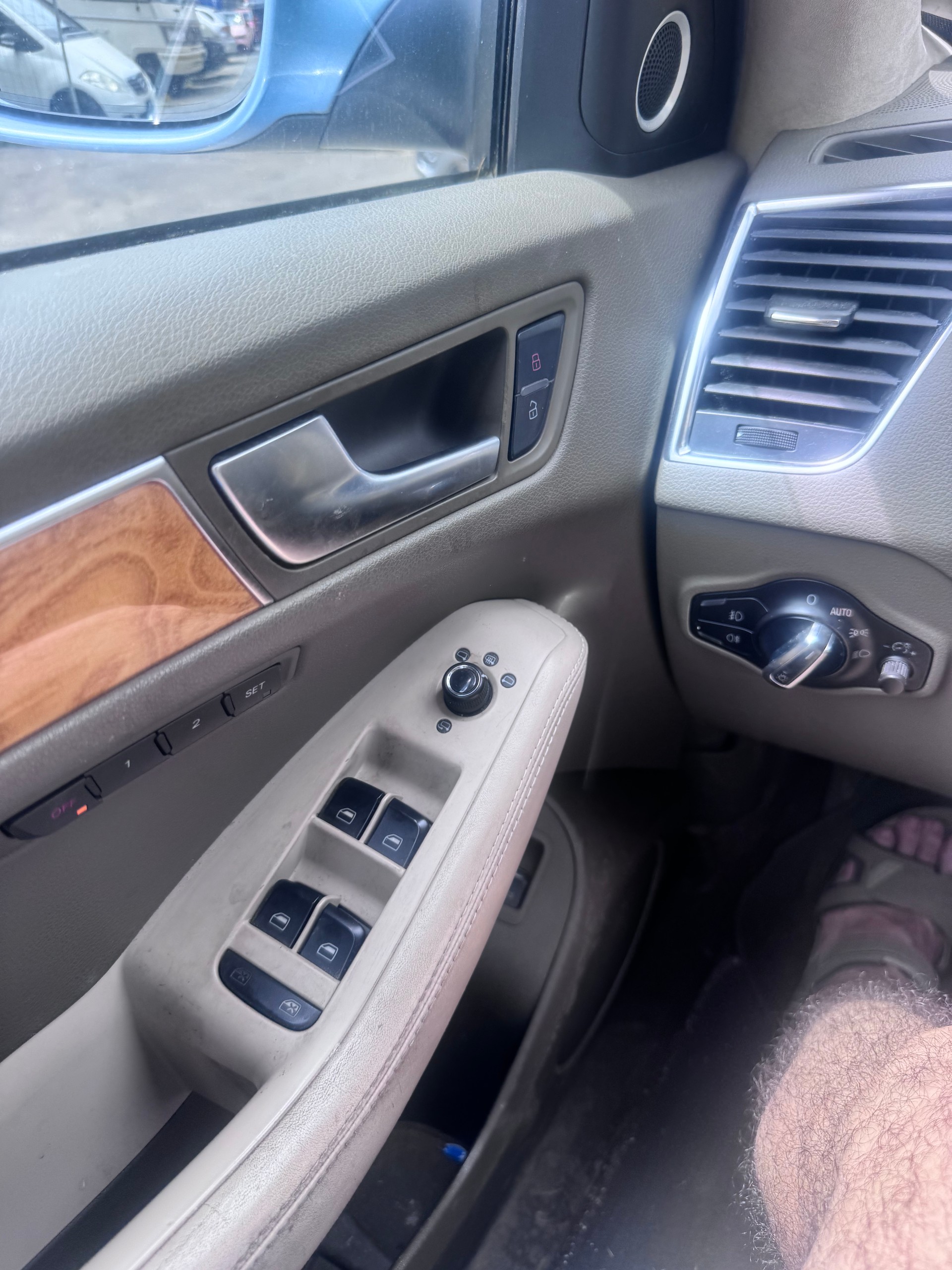 AUDI Q5 3.2 FSI quattro S-tronic-image-6