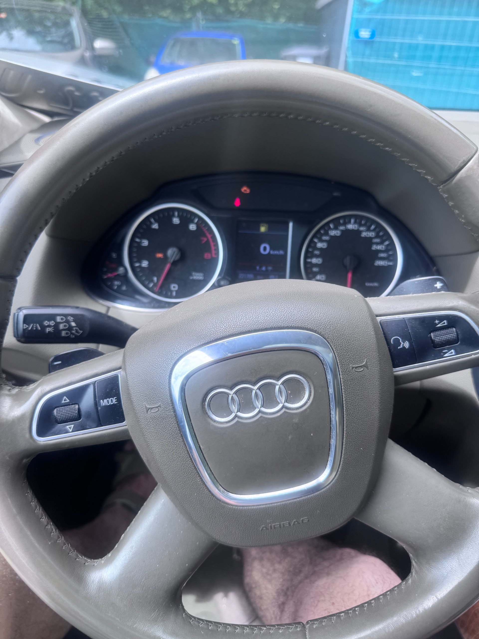AUDI Q5 3.2 FSI quattro S-tronic-image-4