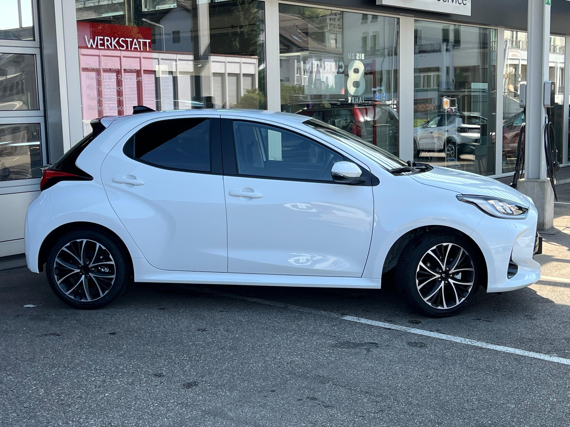 TOYOTA Yaris 1.5 VVT-i HSD Trend-showroom-element-3
