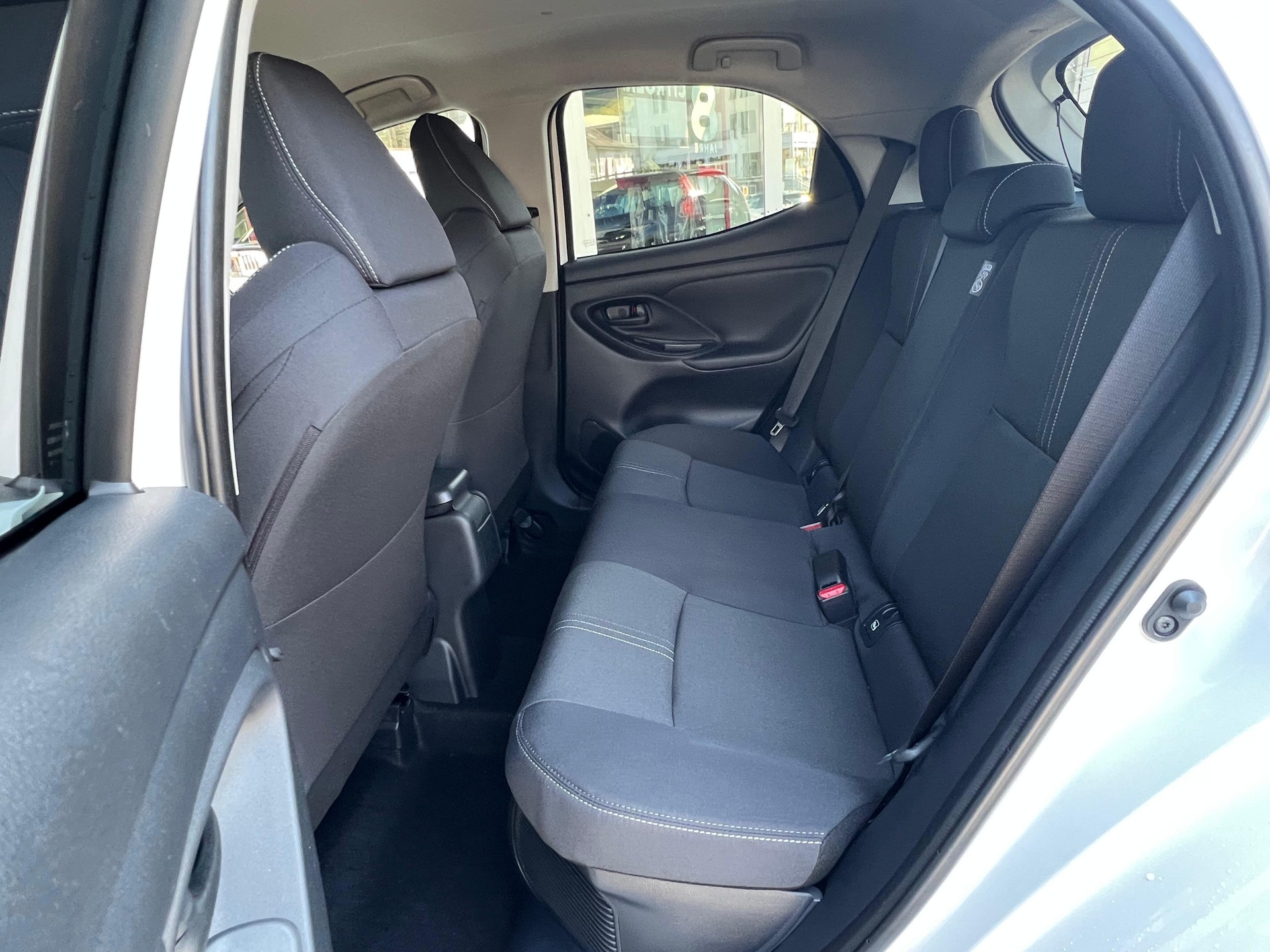 TOYOTA Yaris 1.5 VVT-i HSD Trend-image-10