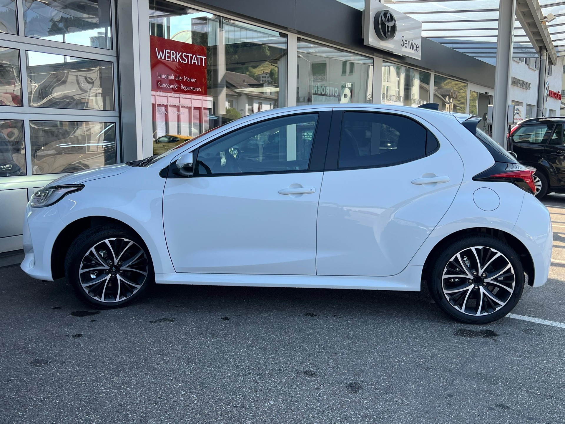 TOYOTA Yaris 1.5 VVT-i HSD Trend-image-4