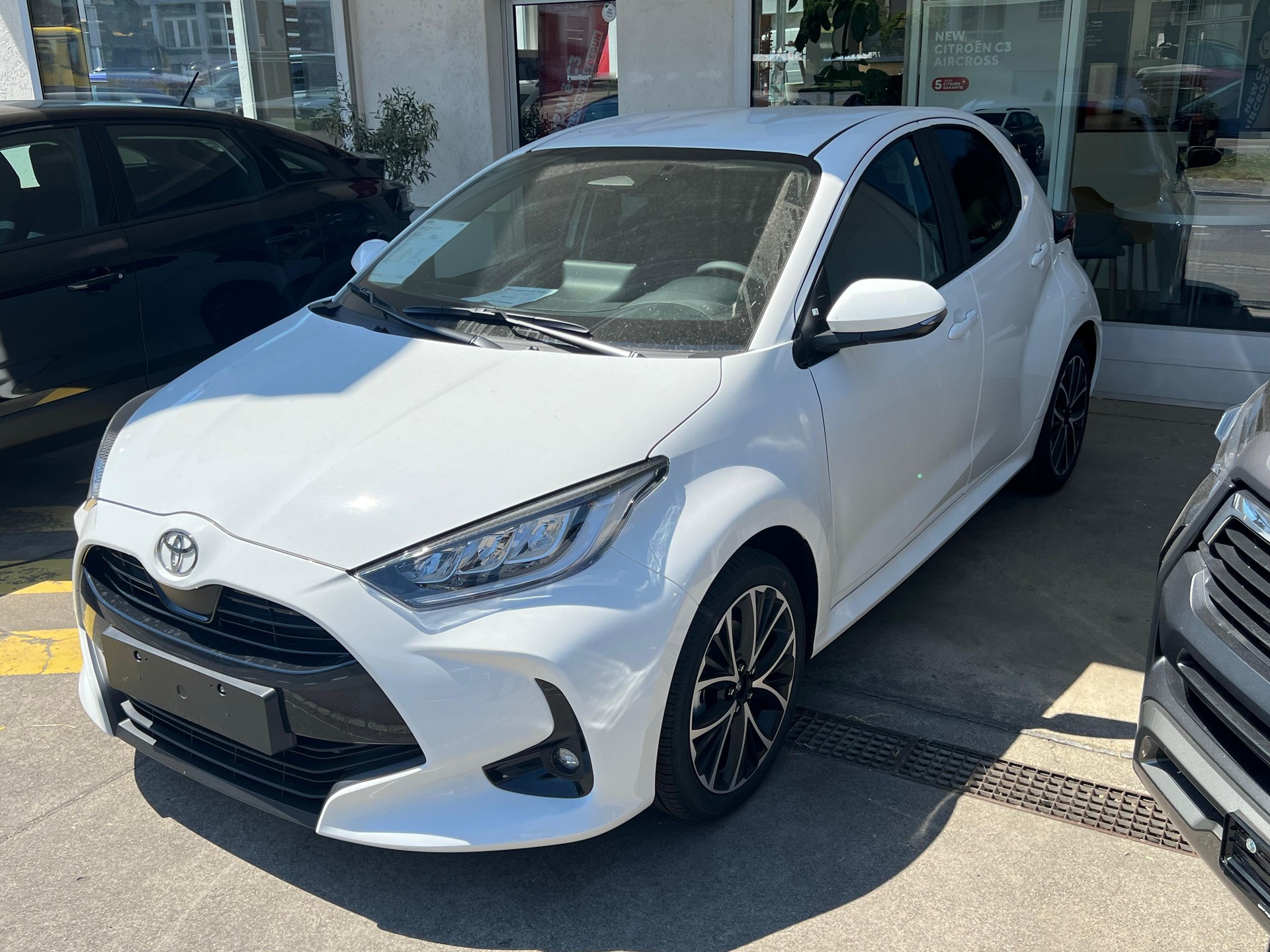 TOYOTA Yaris 1.5 VVT-i HSD Trend-image-2