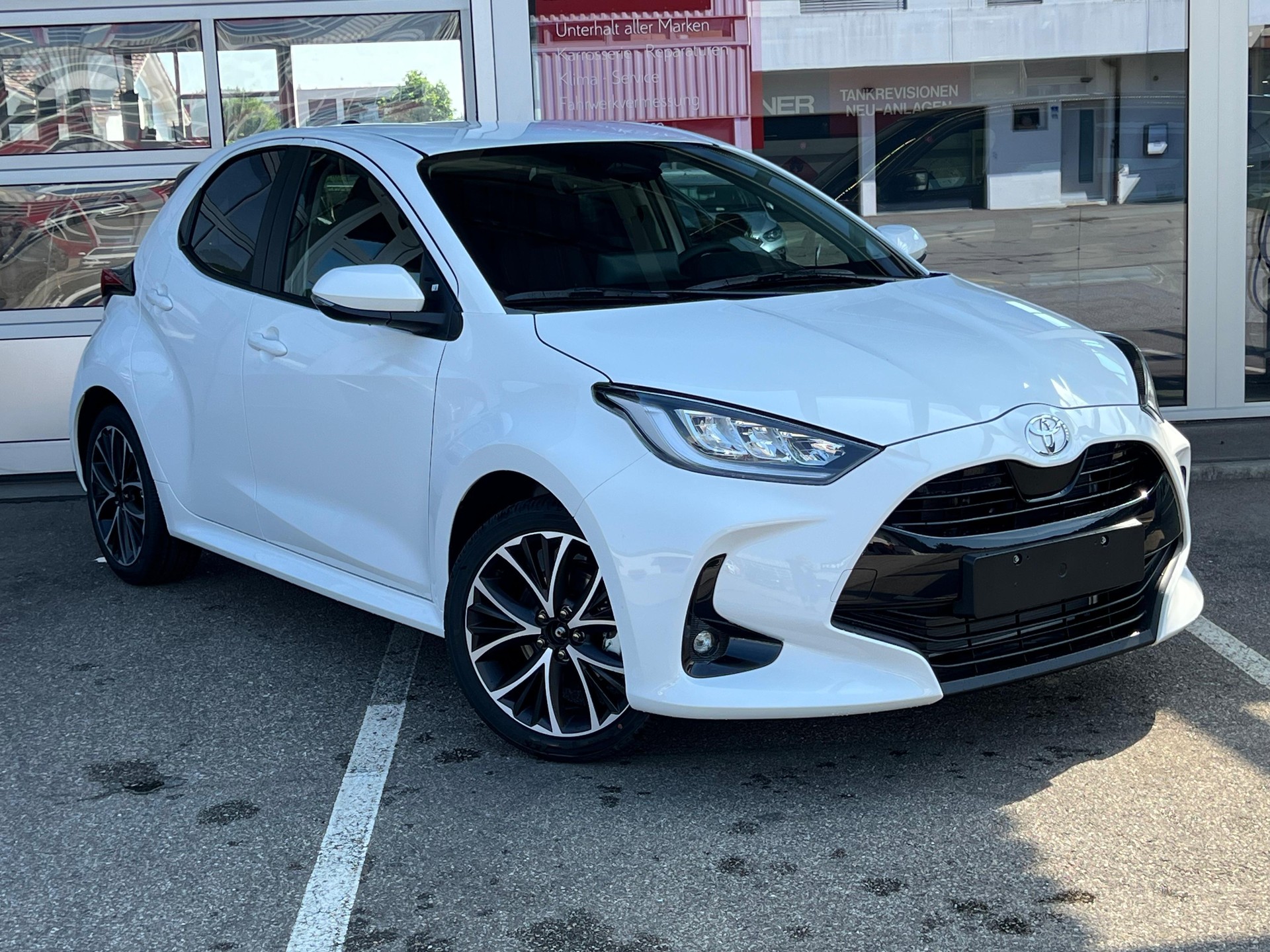 TOYOTA Yaris 1.5 VVT-i HSD Trend