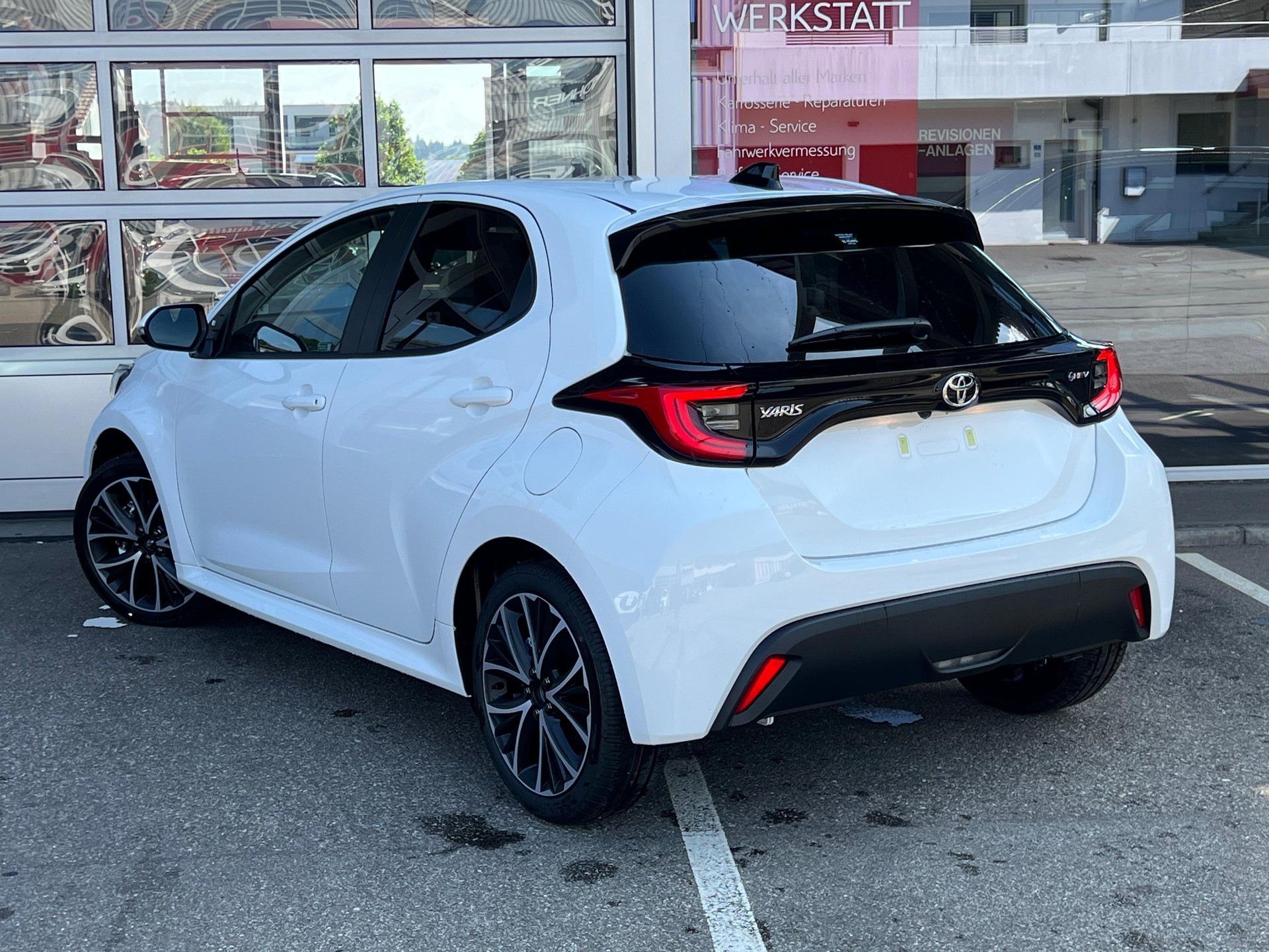 TOYOTA Yaris 1.5 VVT-i HSD Trend-image-5