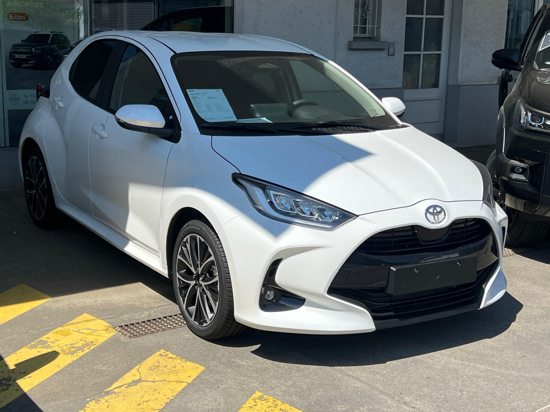 TOYOTA Yaris 1.5 VVT-i HSD Trend-image-0