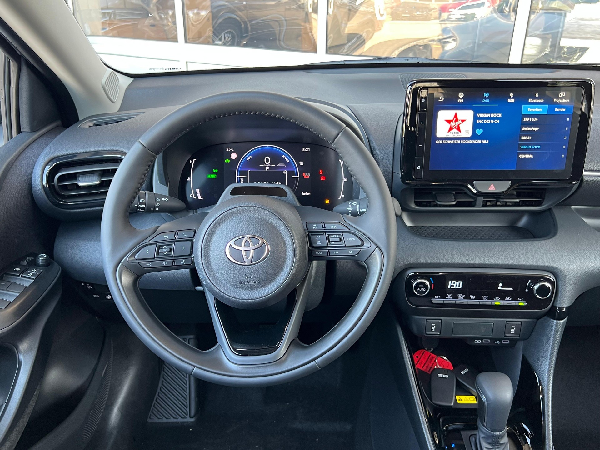 TOYOTA Yaris 1.5 VVT-i HSD Trend-image-14