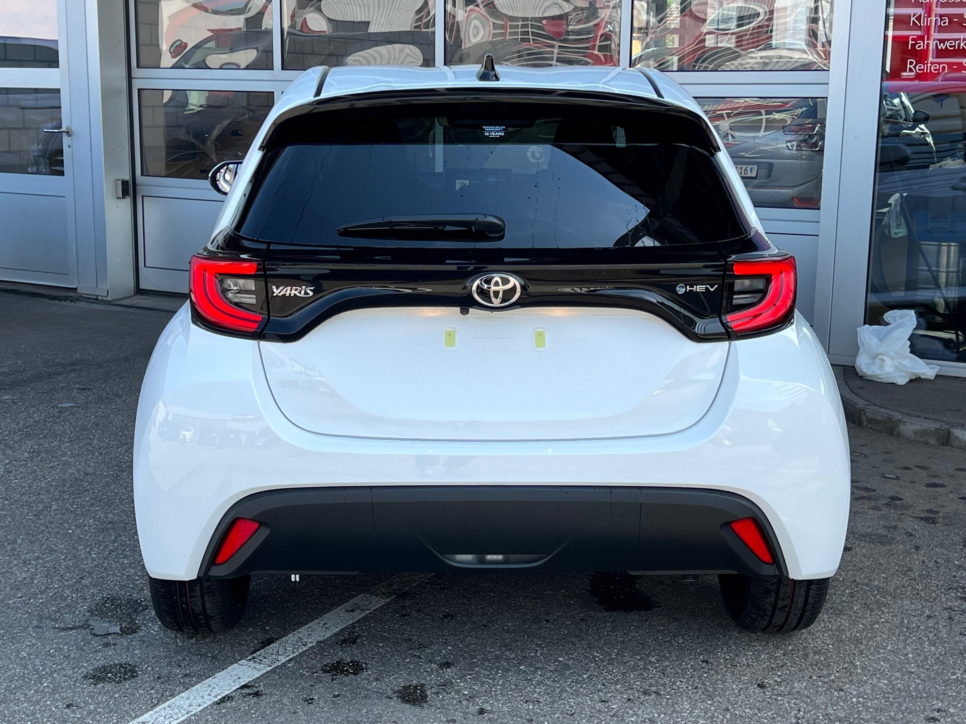TOYOTA Yaris 1.5 VVT-i HSD Trend-image-6