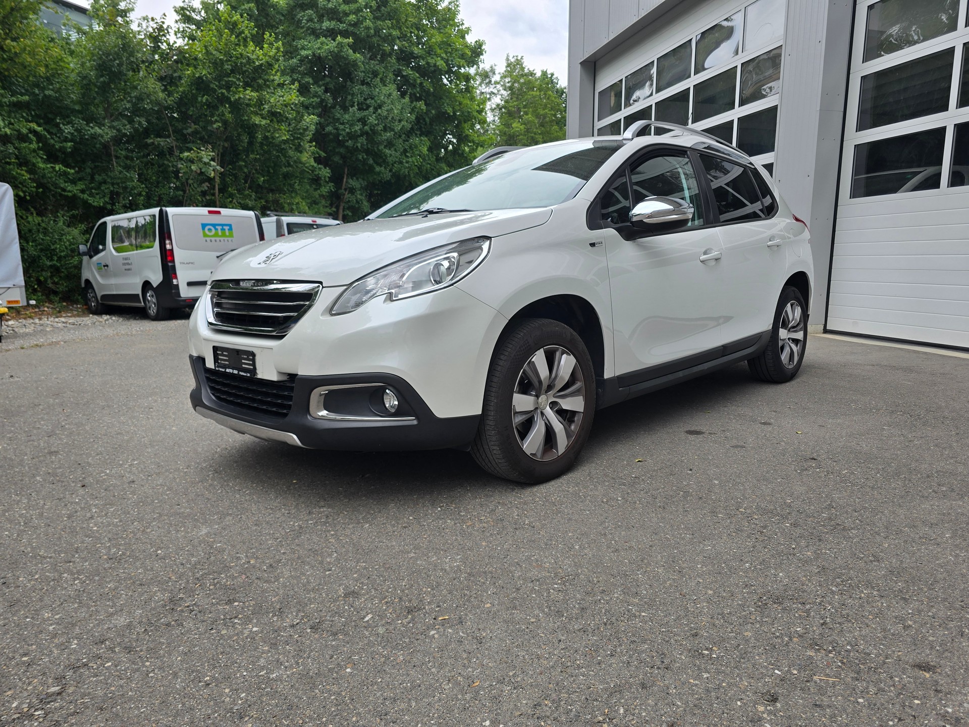 PEUGEOT 2008 1.2 VTI Style-image-0