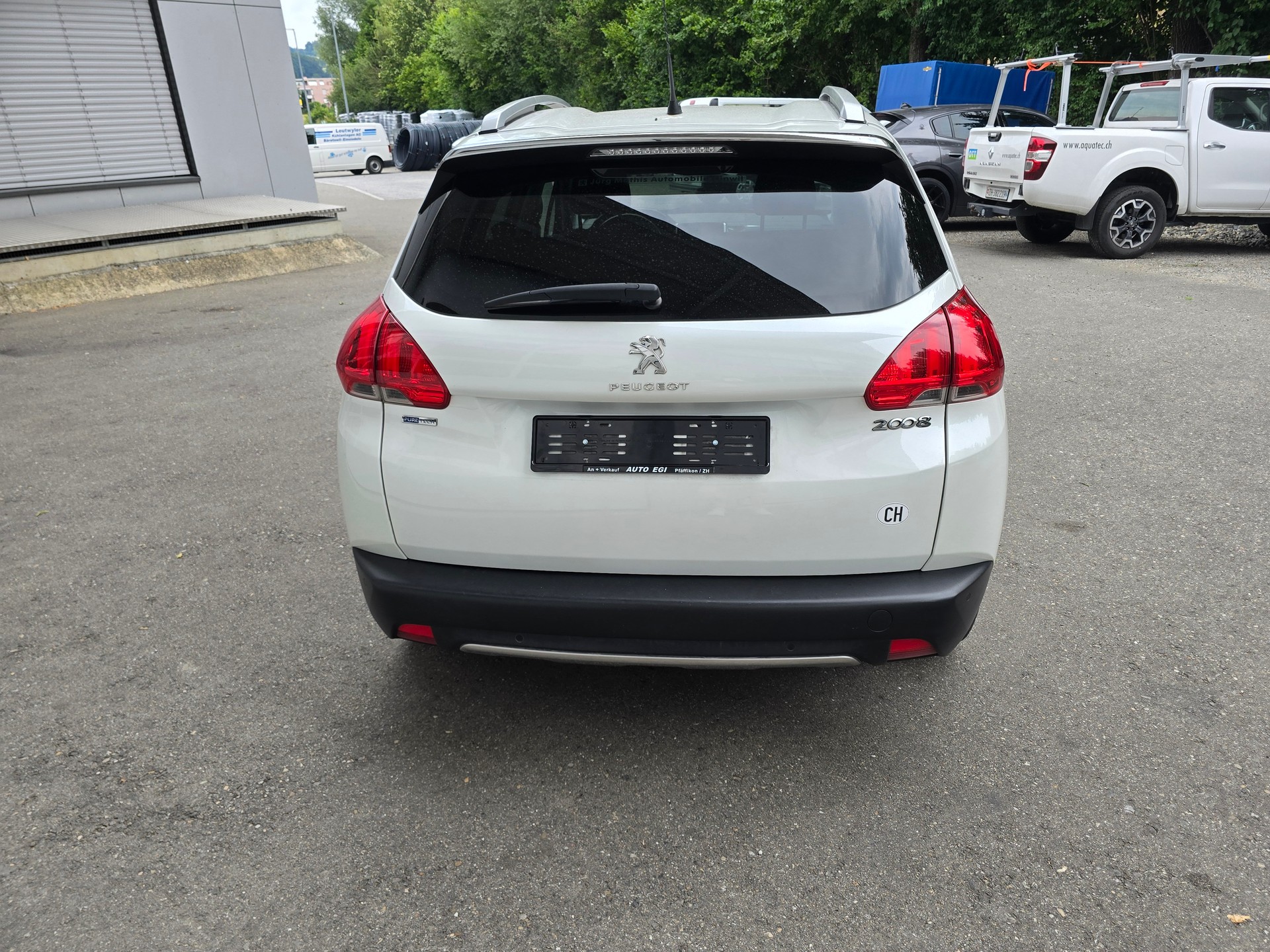 PEUGEOT 2008 1.2 VTI Style-image-5