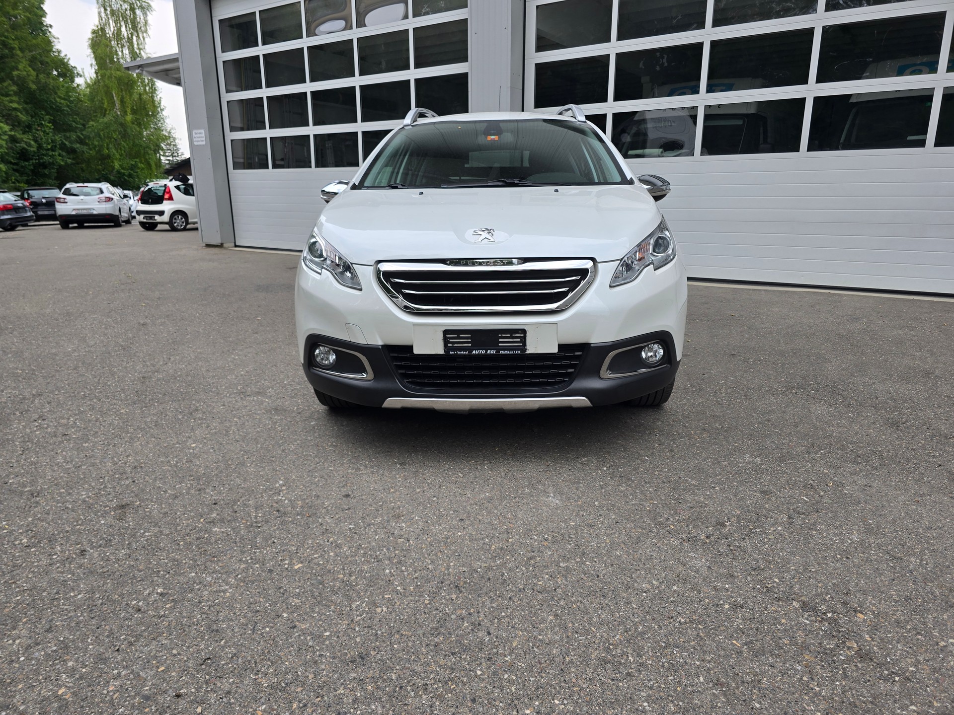 PEUGEOT 2008 1.2 VTI Style-image-1