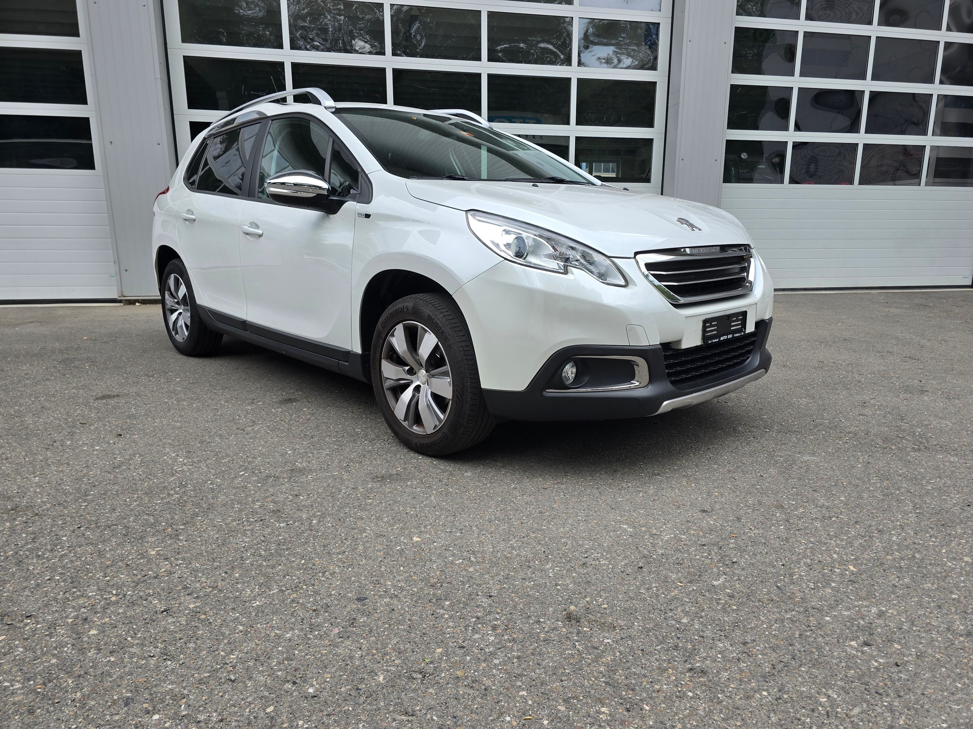 PEUGEOT 2008 1.2 VTI Style-image-2