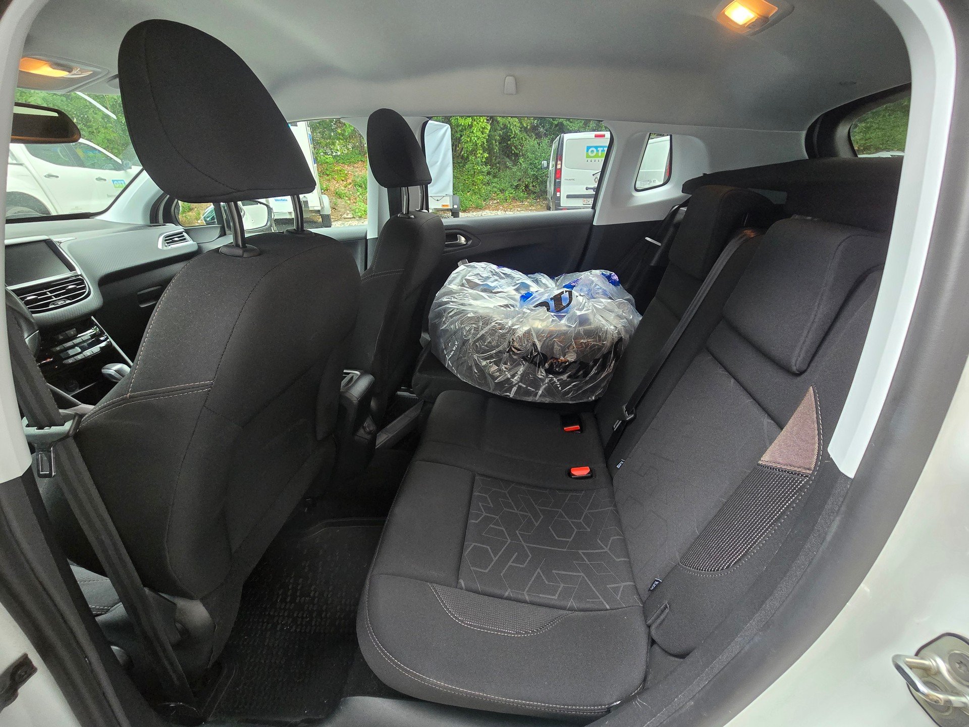 PEUGEOT 2008 1.2 VTI Style-image-8