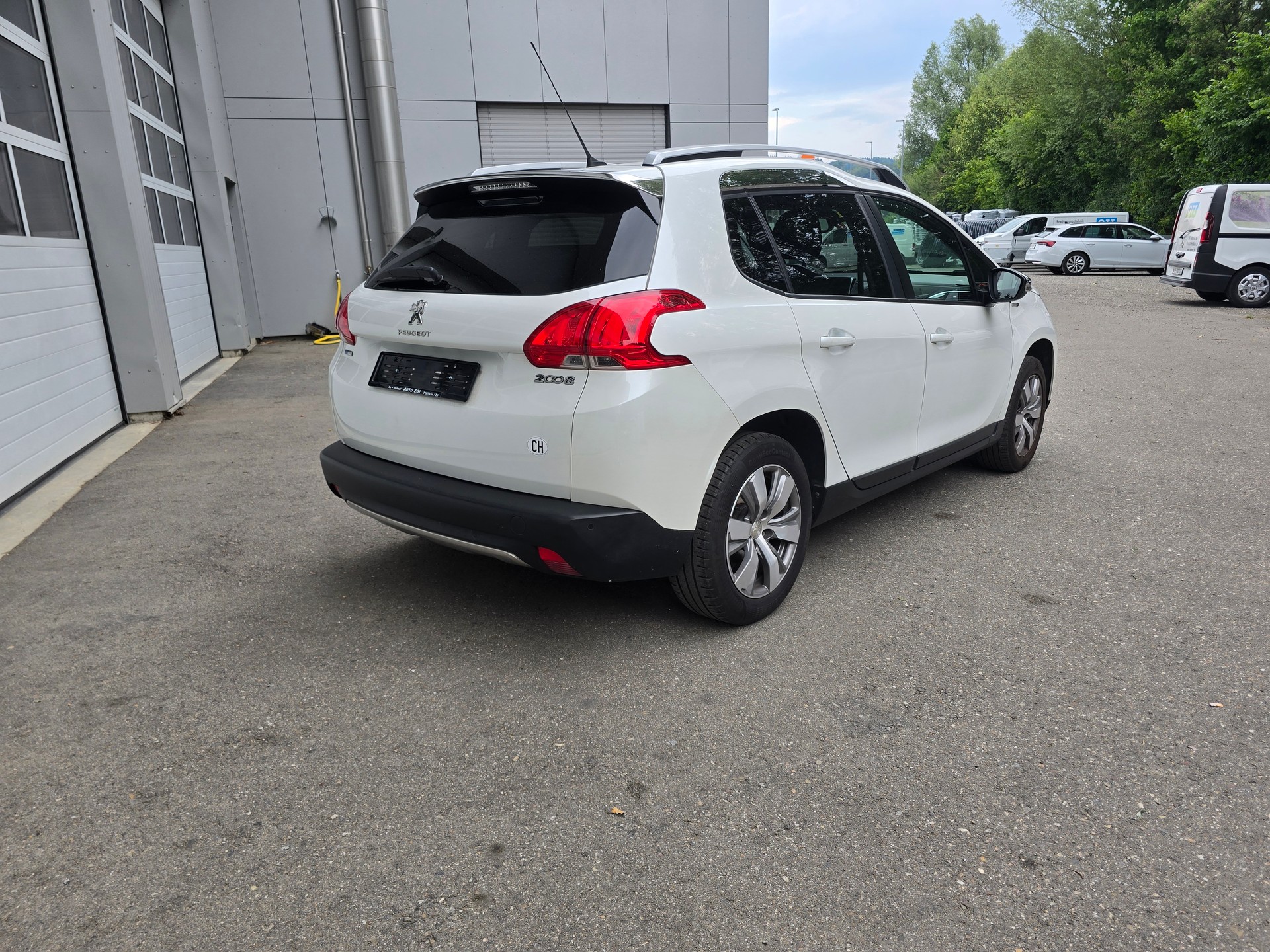 PEUGEOT 2008 1.2 VTI Style-image-4