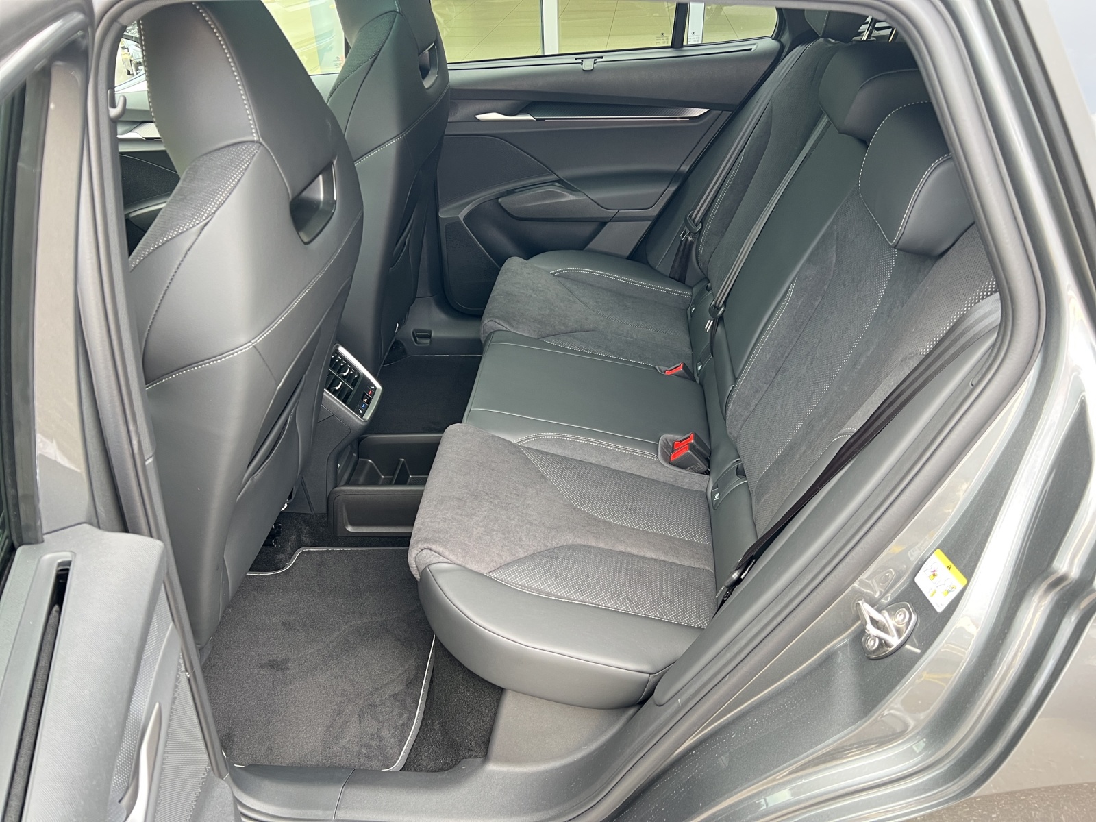 SKODA Enyaq 85x Sportline 4x4-image-7