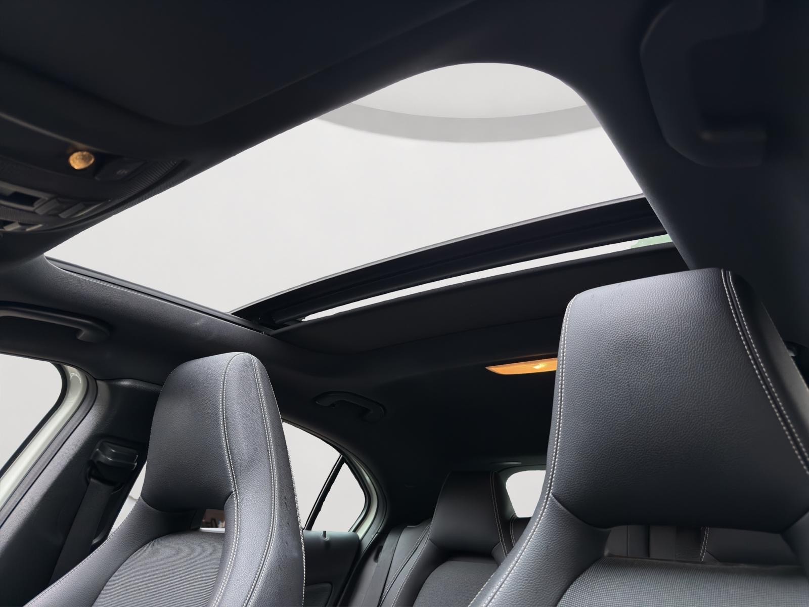MERCEDES-BENZ A 180 Urban-image-4