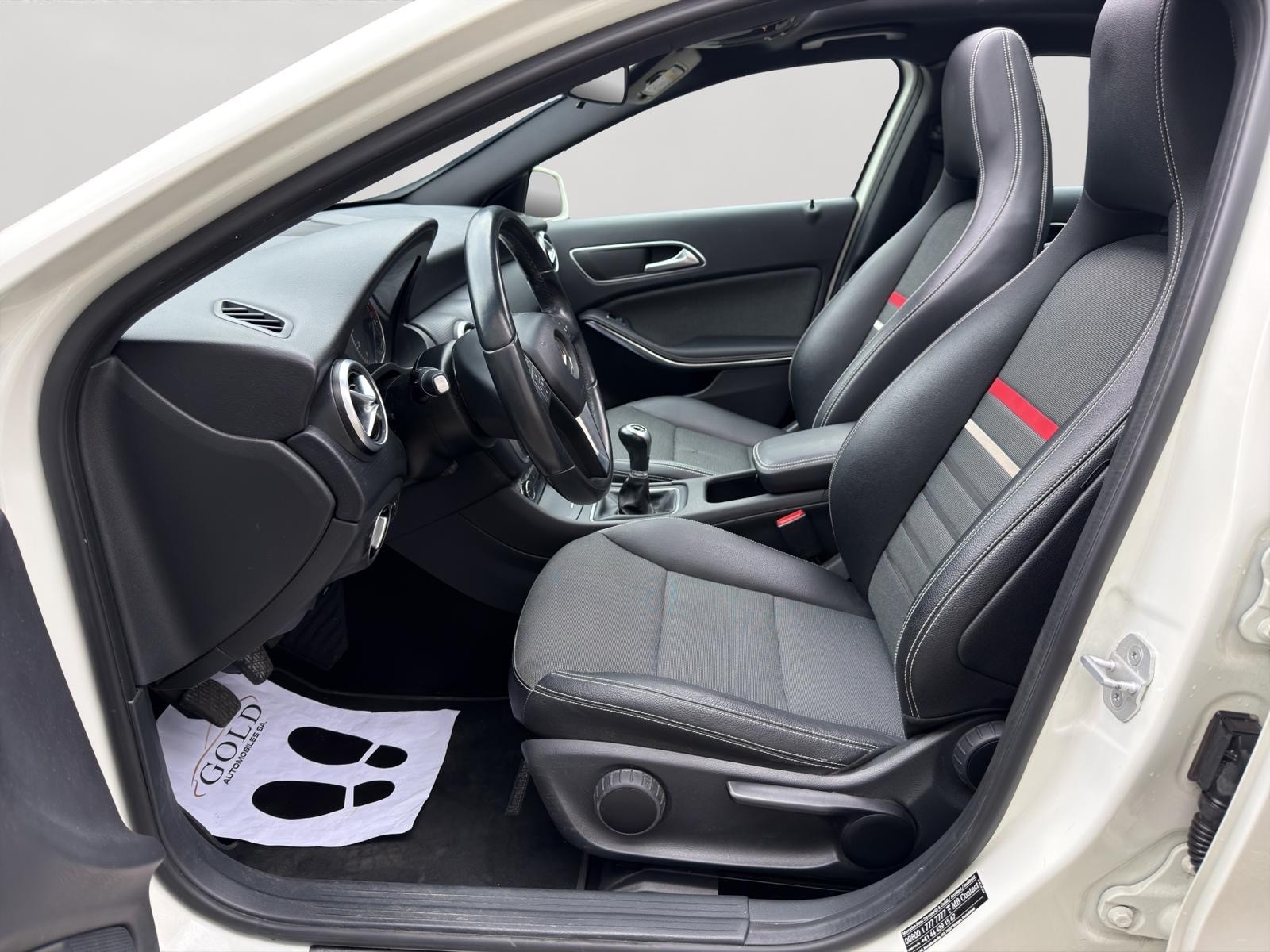 MERCEDES-BENZ A 180 Urban-image-5