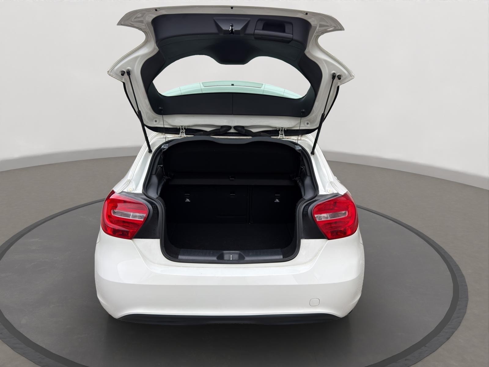 MERCEDES-BENZ A 180 Urban-image-14