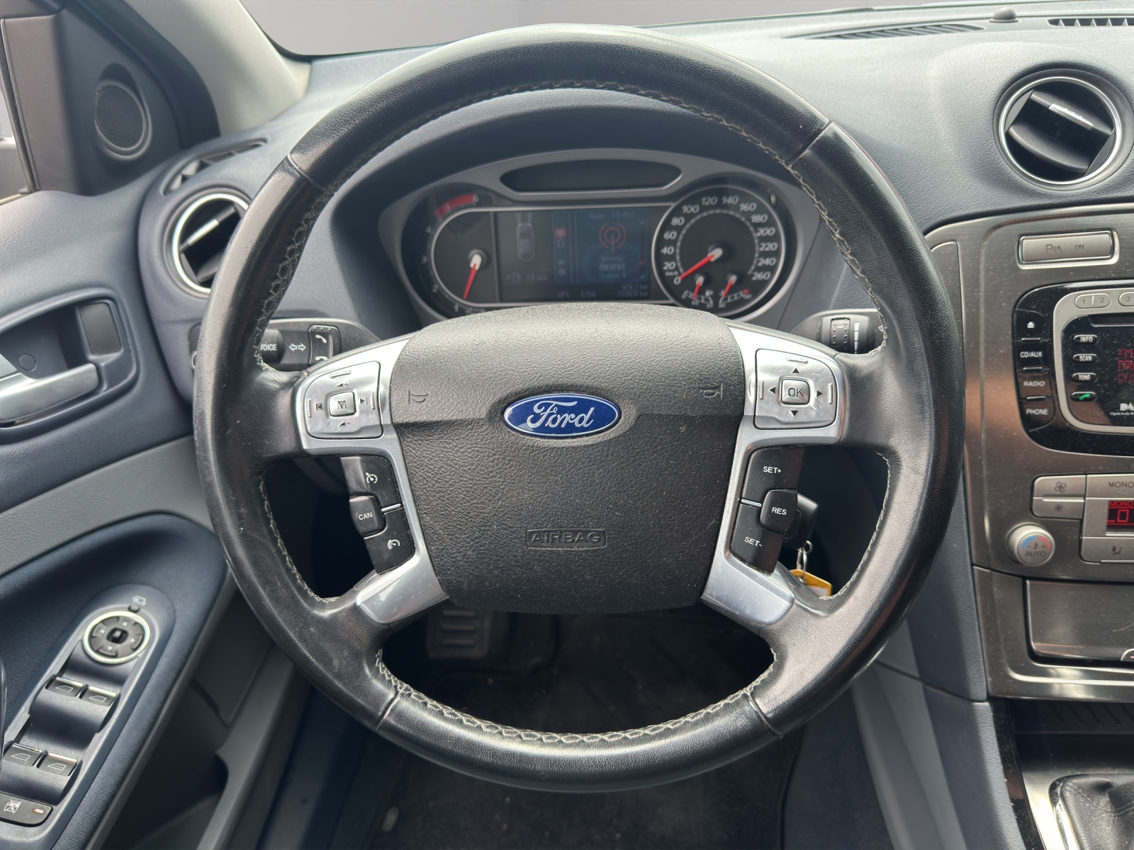 FORD Mondeo 2.0 TDCi 16V Ghia-image-16