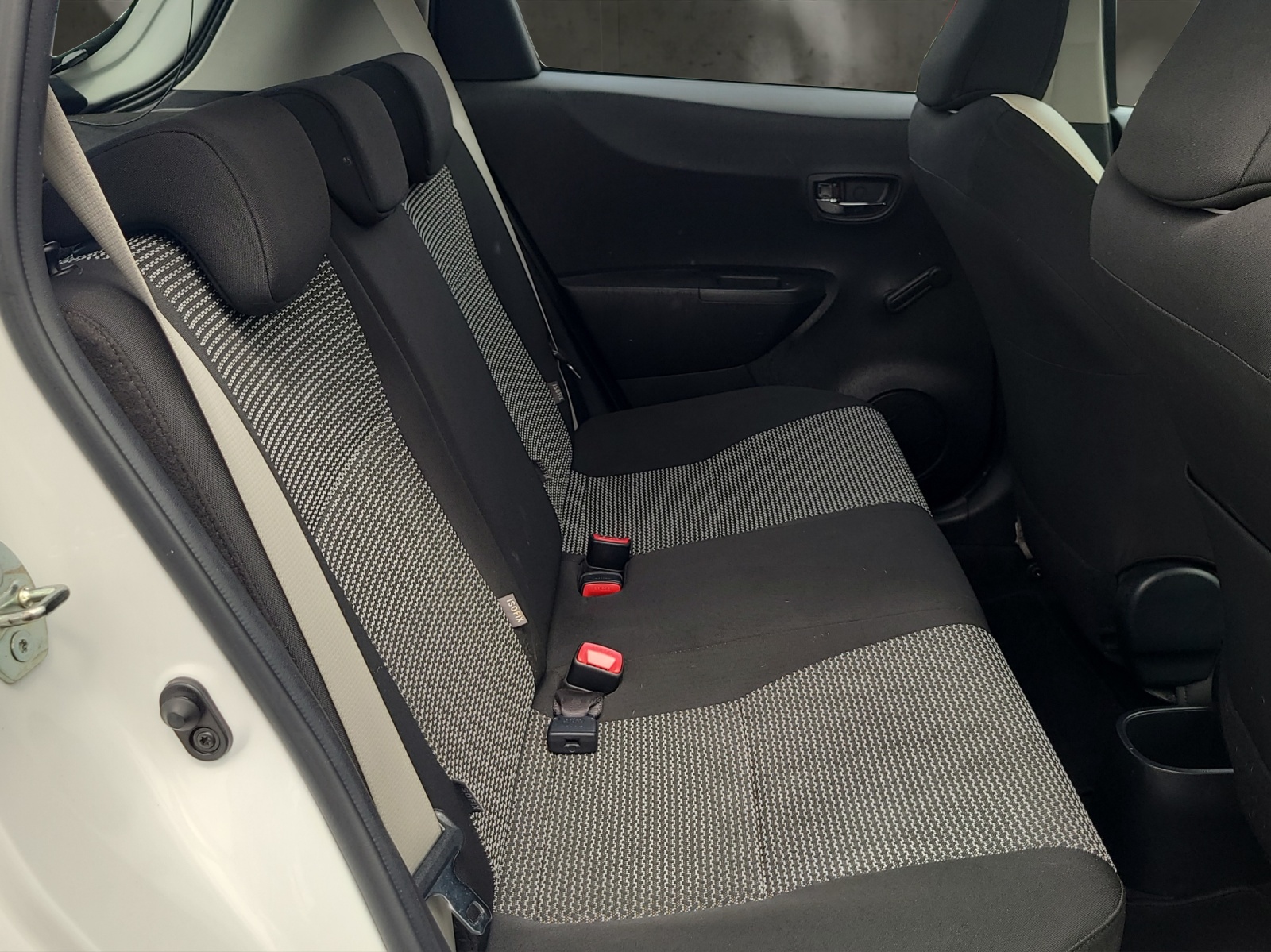 TOYOTA Yaris 1.33 Luna-image-10