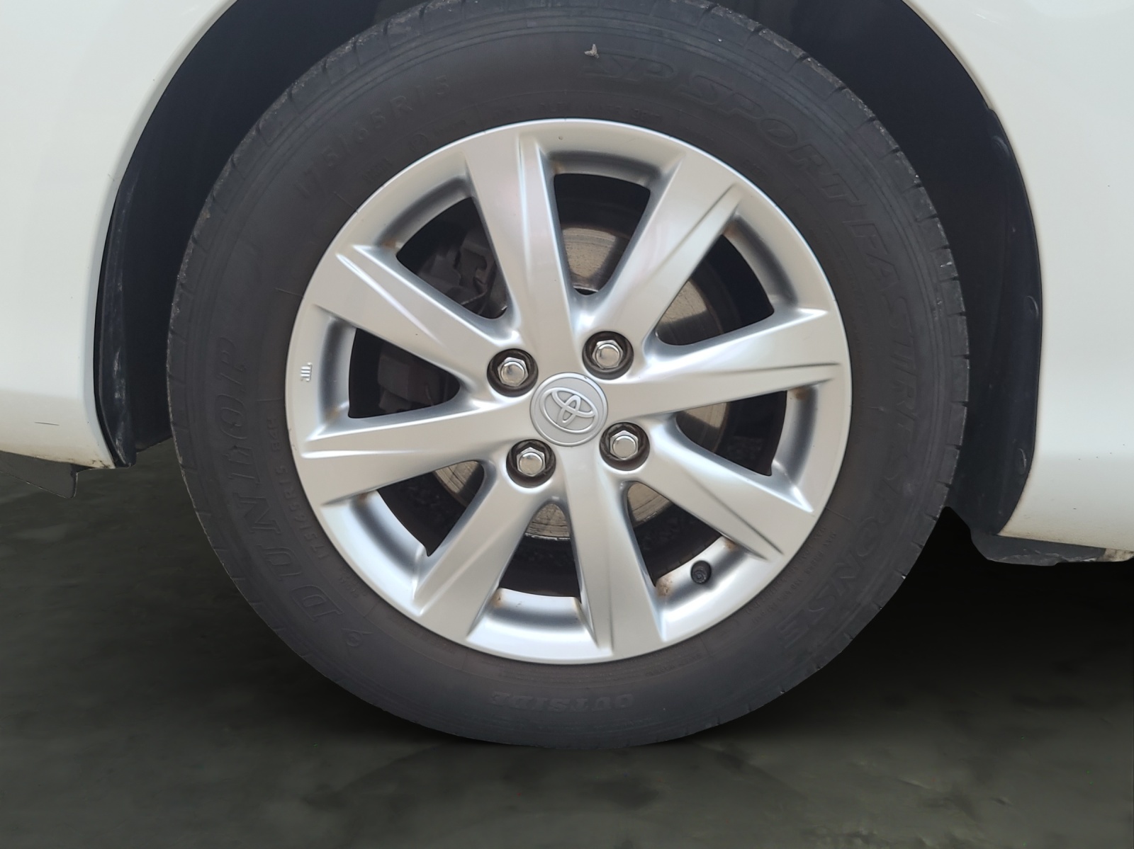 TOYOTA Yaris 1.33 Luna-image-17