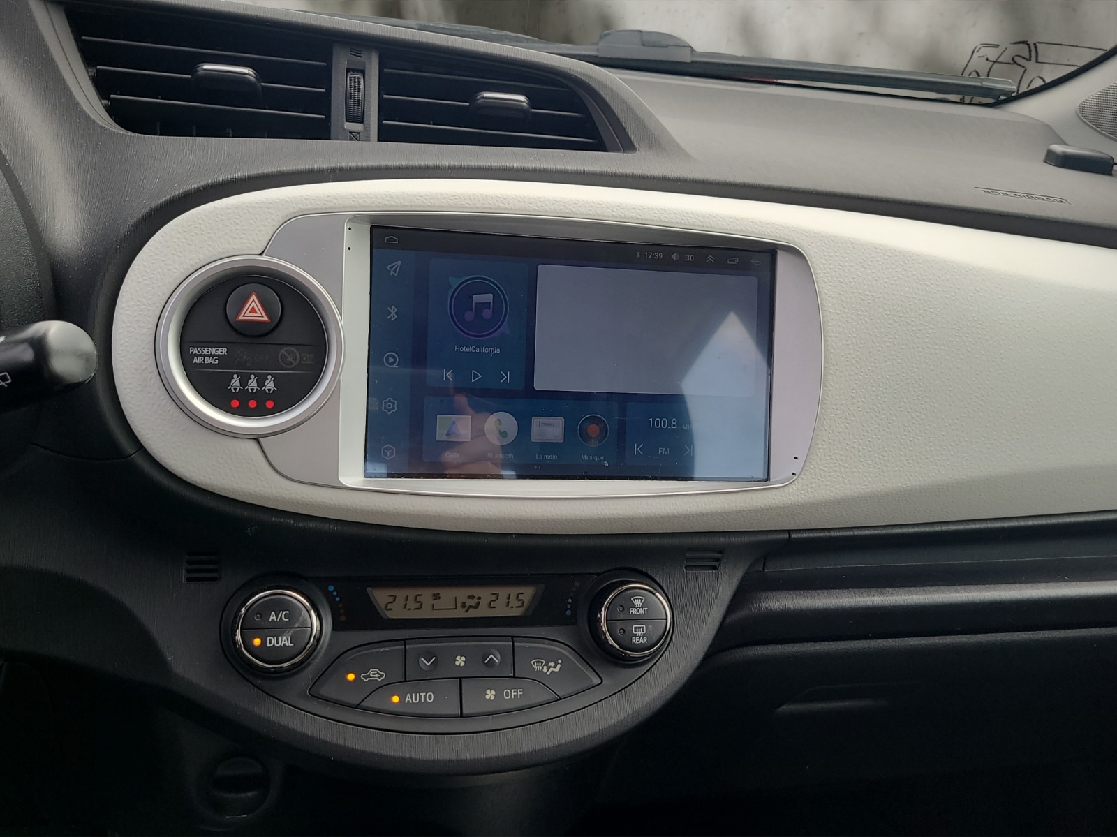 TOYOTA Yaris 1.33 Luna-image-20