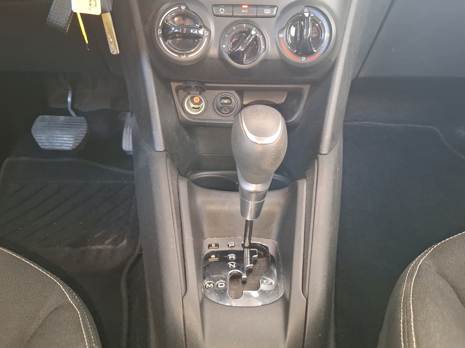 PEUGEOT 208 1.2 PureTech Style EAT6 // Bremsen vorne + hinten NEU-image-12