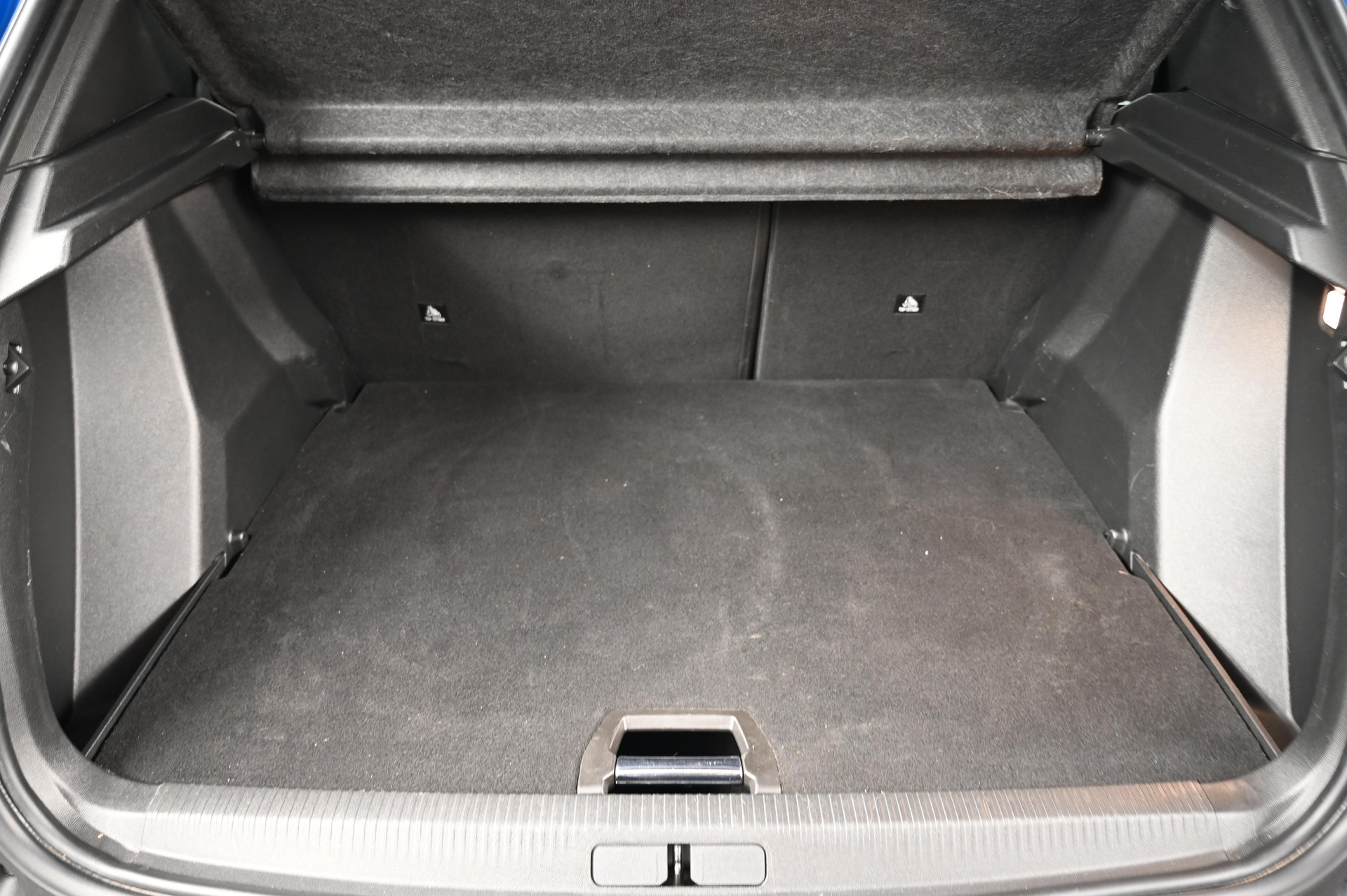 PEUGEOT 2008 e-Allure Pack-image-17