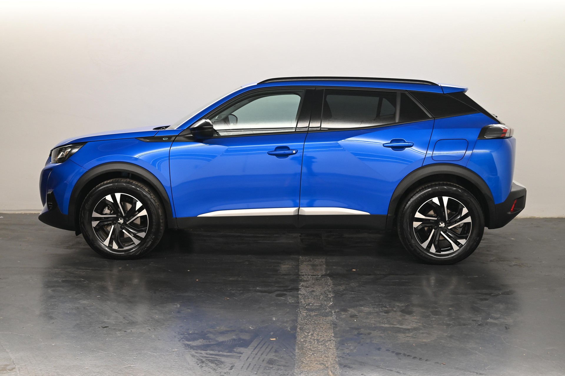 PEUGEOT 2008 e-Allure Pack-showroom-element-3