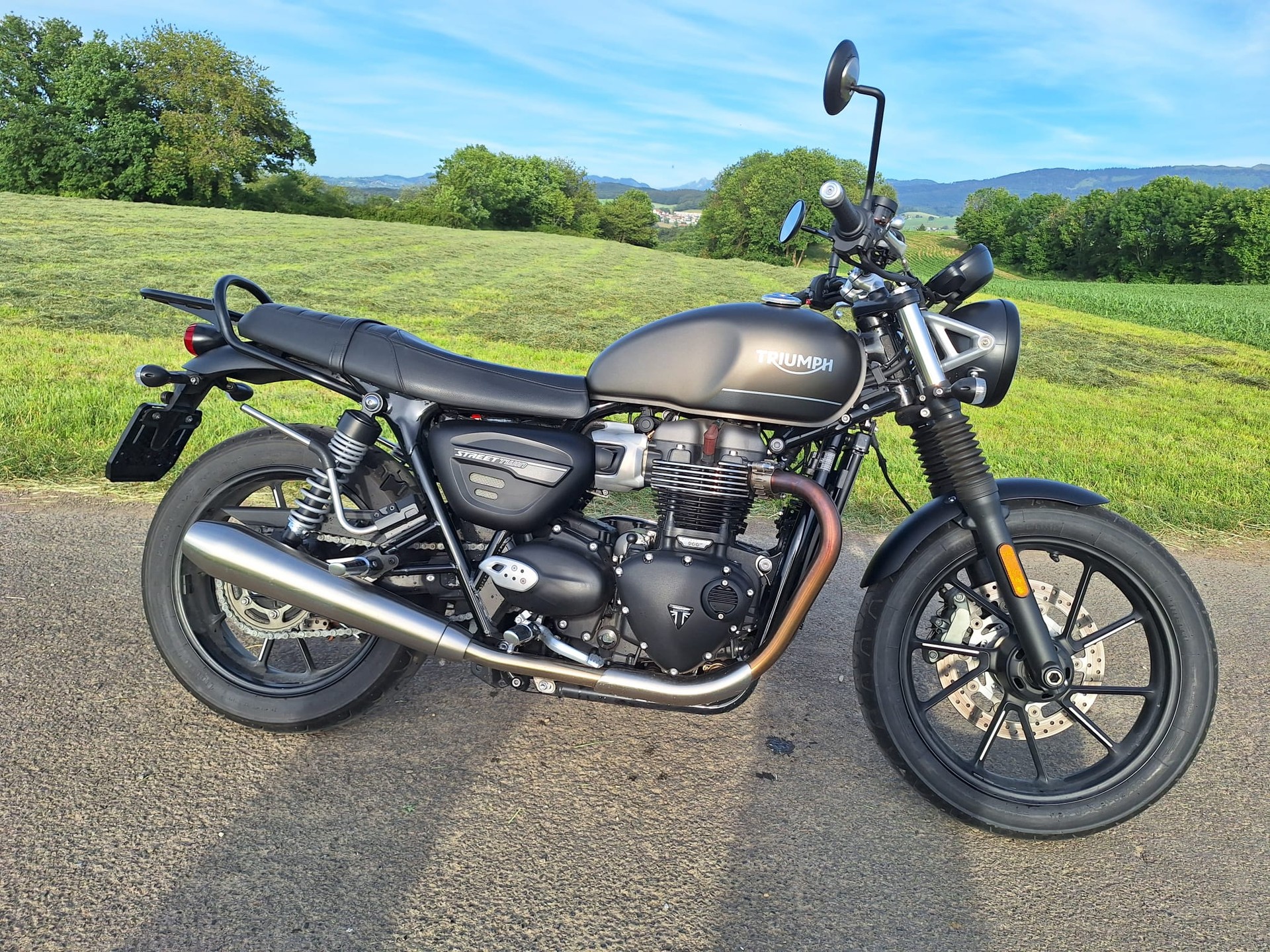 TRIUMPH Street Twin 900 Gold Line