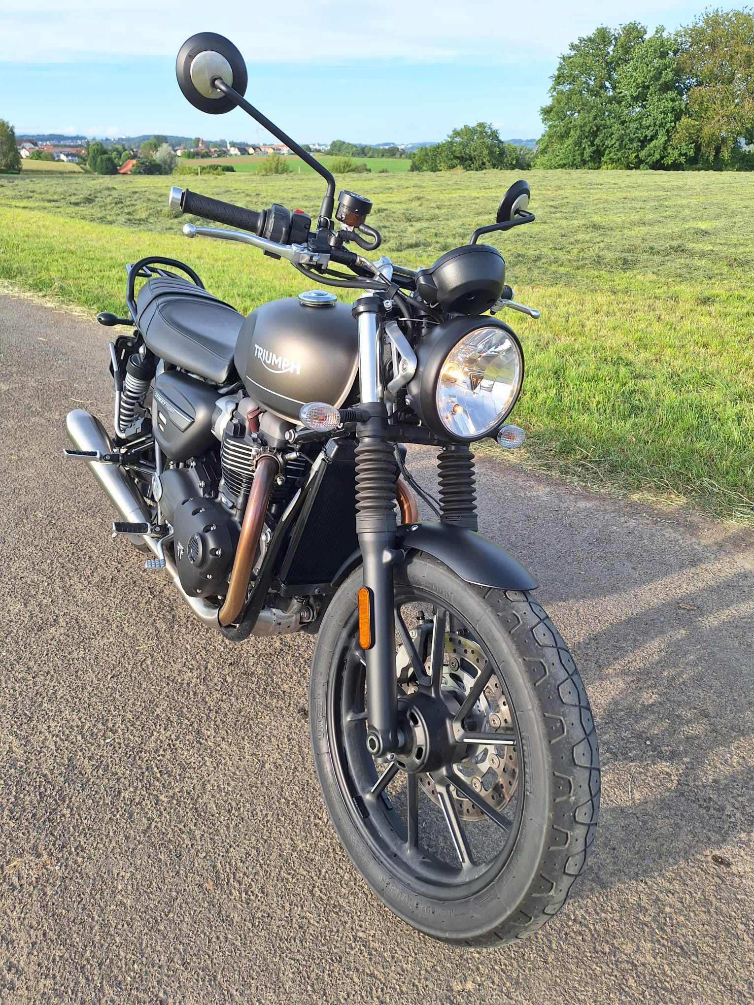 TRIUMPH Street Twin 900 Gold Line-image-7