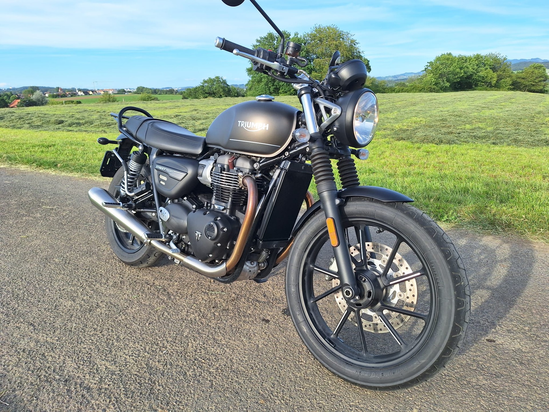 TRIUMPH Street Twin 900 Gold Line-image-13
