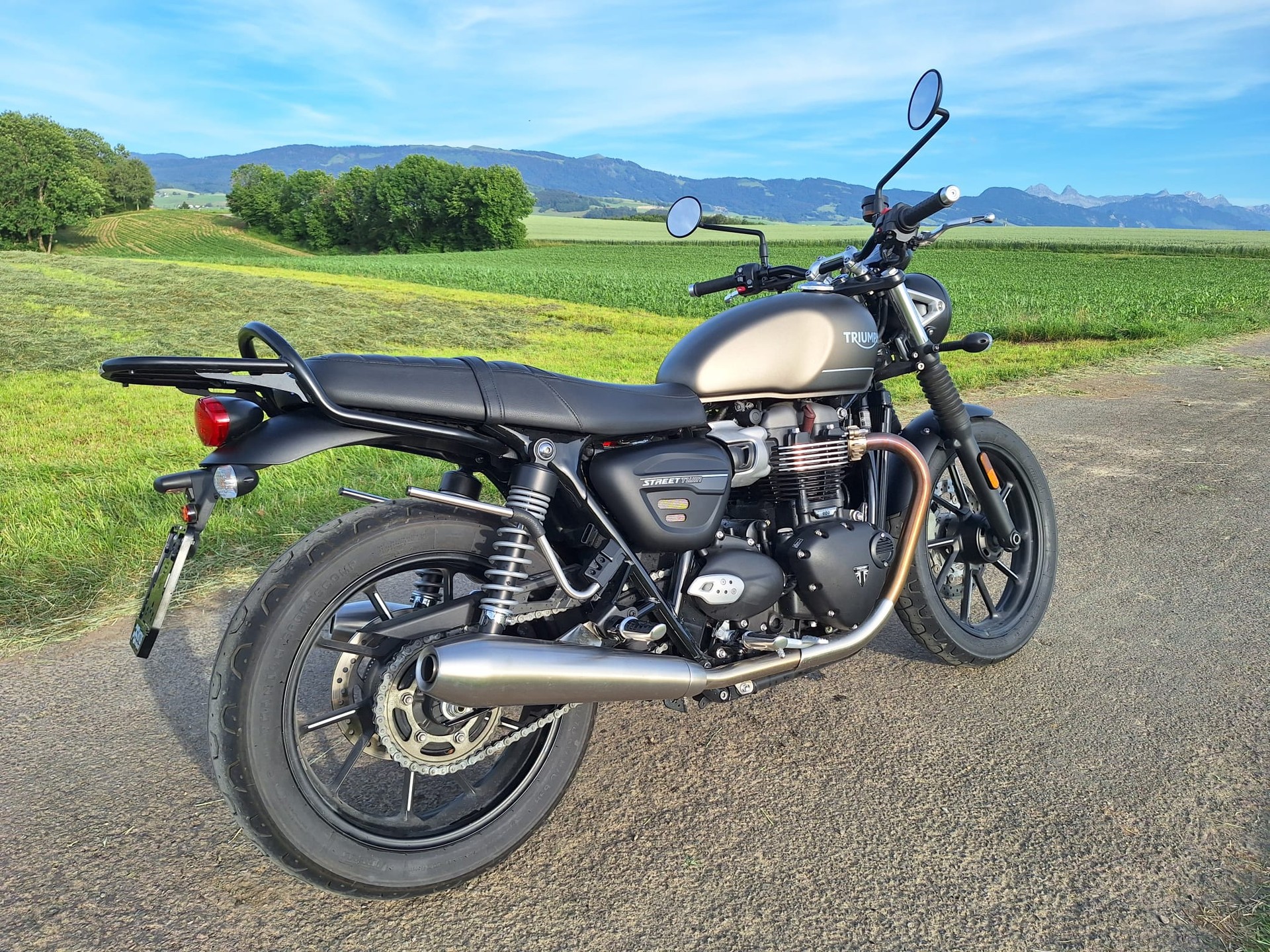 TRIUMPH Street Twin 900 Gold Line-image-14