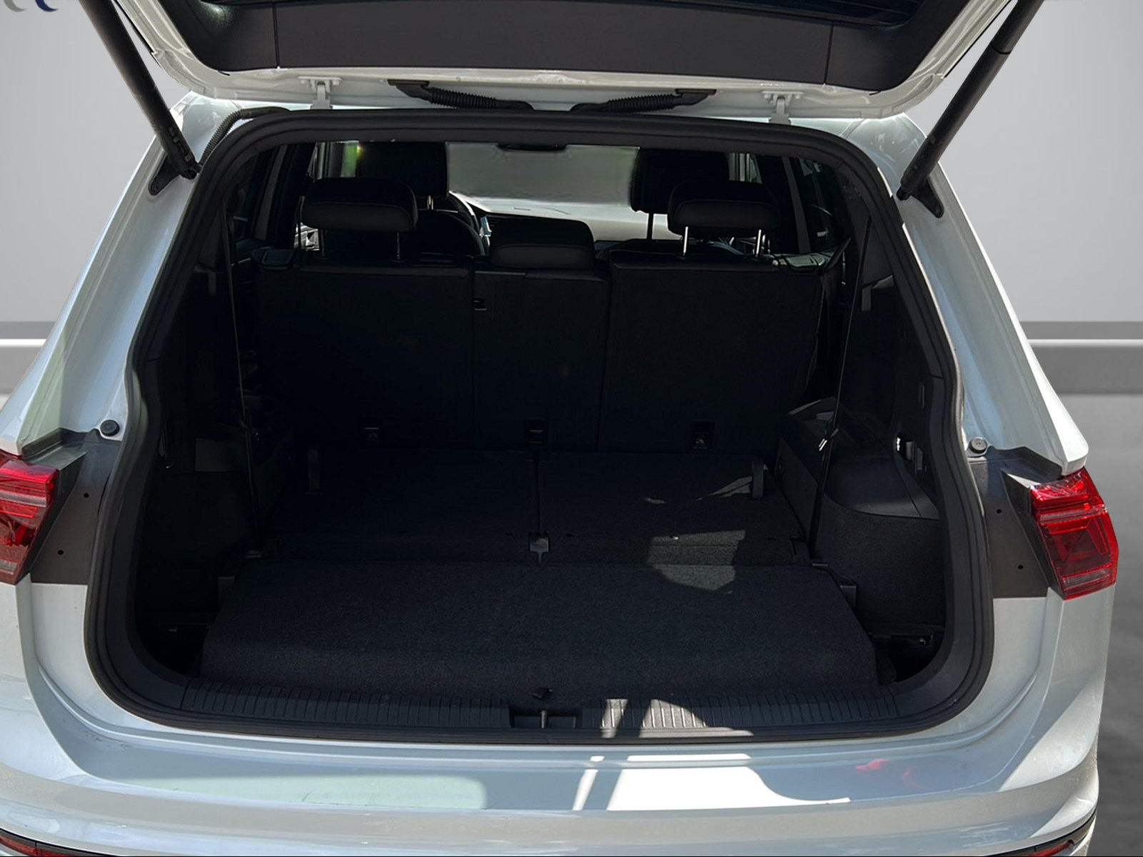 VW Tiguan Allspace 2.0TSI R-Line 4Motion DSG-image-13