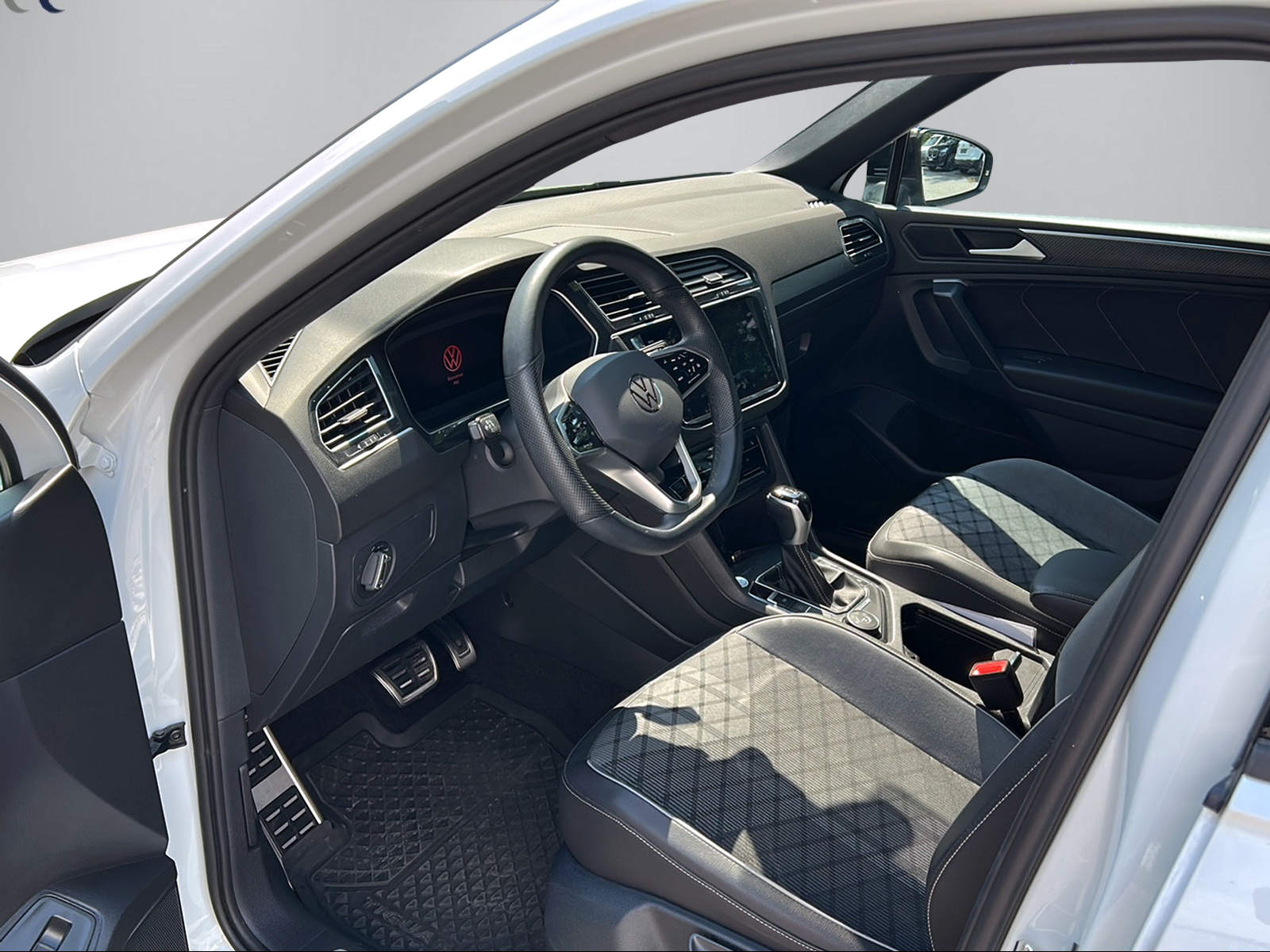 VW Tiguan Allspace 2.0TSI R-Line 4Motion DSG-image-10
