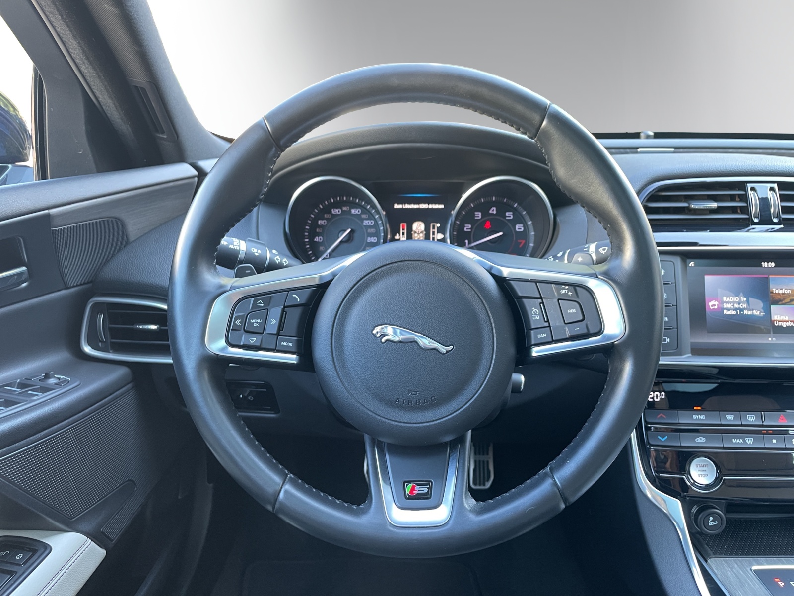 JAGUAR XE S 3.0 Automatic-image-12