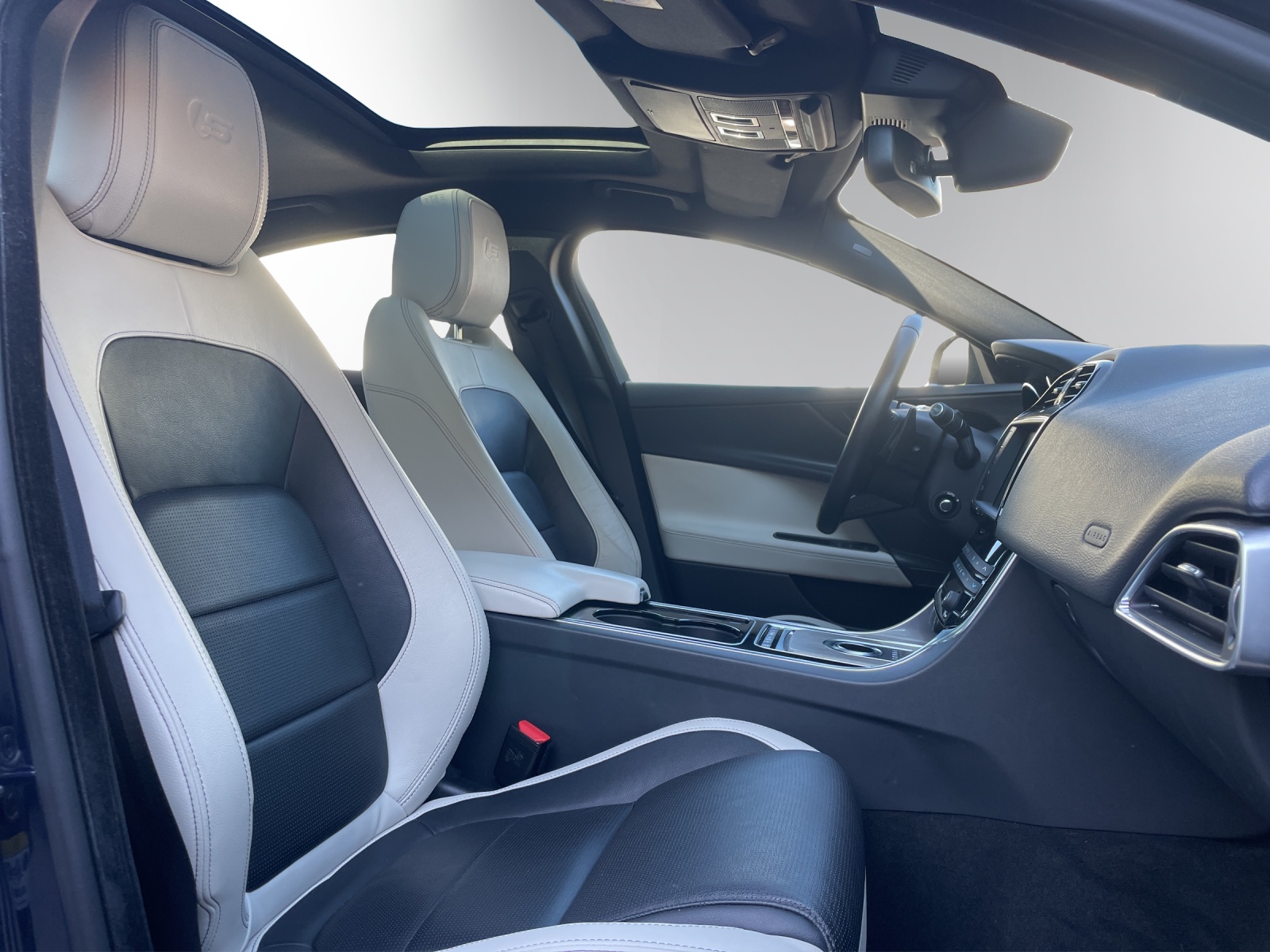 JAGUAR XE S 3.0 Automatic-image-8
