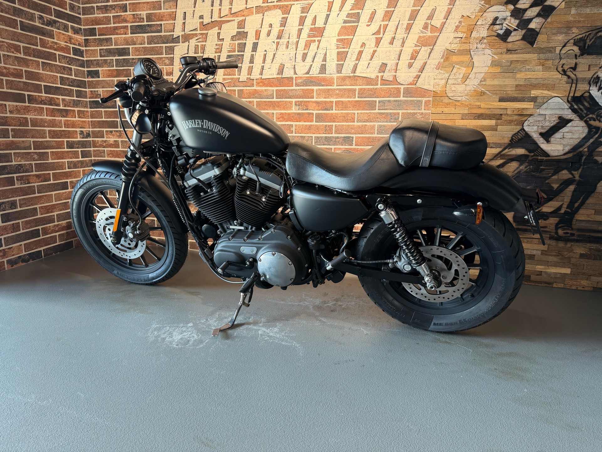 HARLEY-DAVIDSON XL 883 N Sportster Iron-showroom-element-3