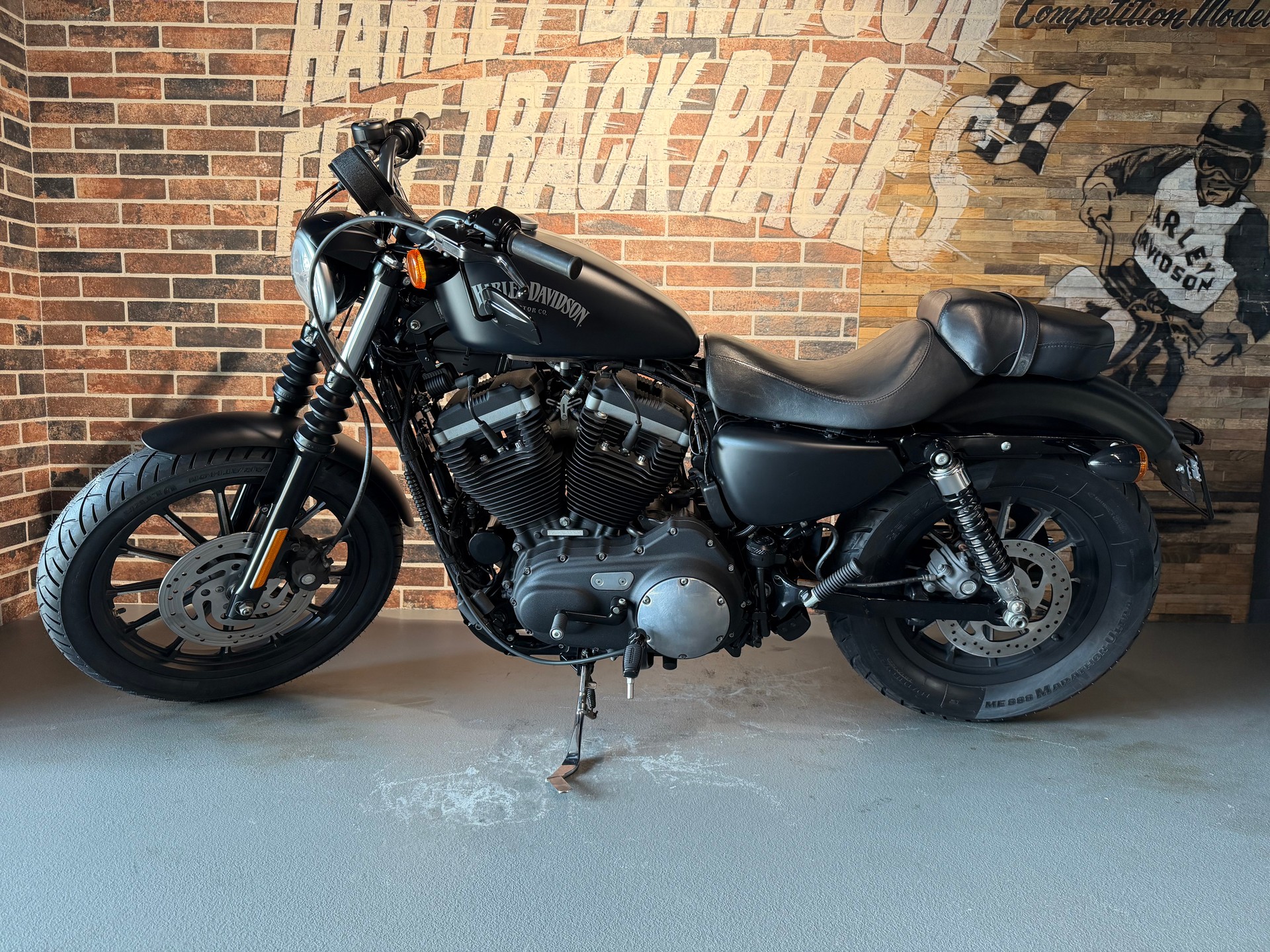 HARLEY-DAVIDSON XL 883 N Sportster Iron