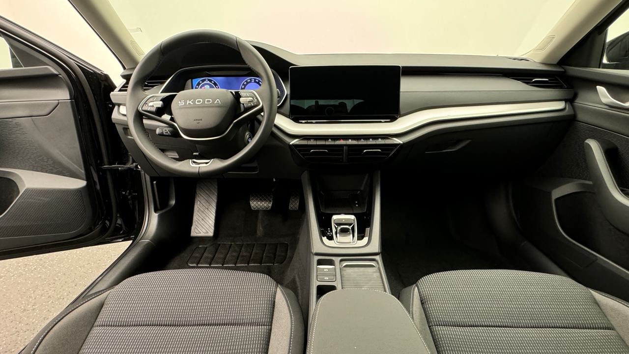 SKODA Octavia Combi 1.5 TSI mHEV DSG Selection-image-5